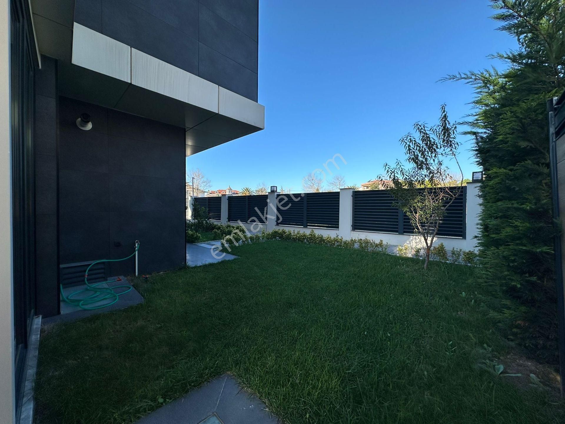 Beylikdüzü Gürpınar Da Site İçinde Triplex 7+2 Lüx Sıfır Villa - Görsel 27