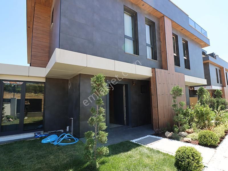 Beylikdüzü Gürpınar Da Site İçinde Triplex 7+2 Lüx Sıfır Villa - Görsel 3