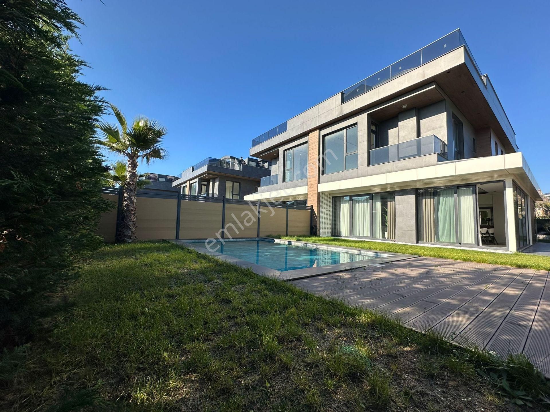 Beylikdüzü Gürpınar Da Site İçinde Triplex 7+2 Lüx Sıfır Villa - Görsel 2