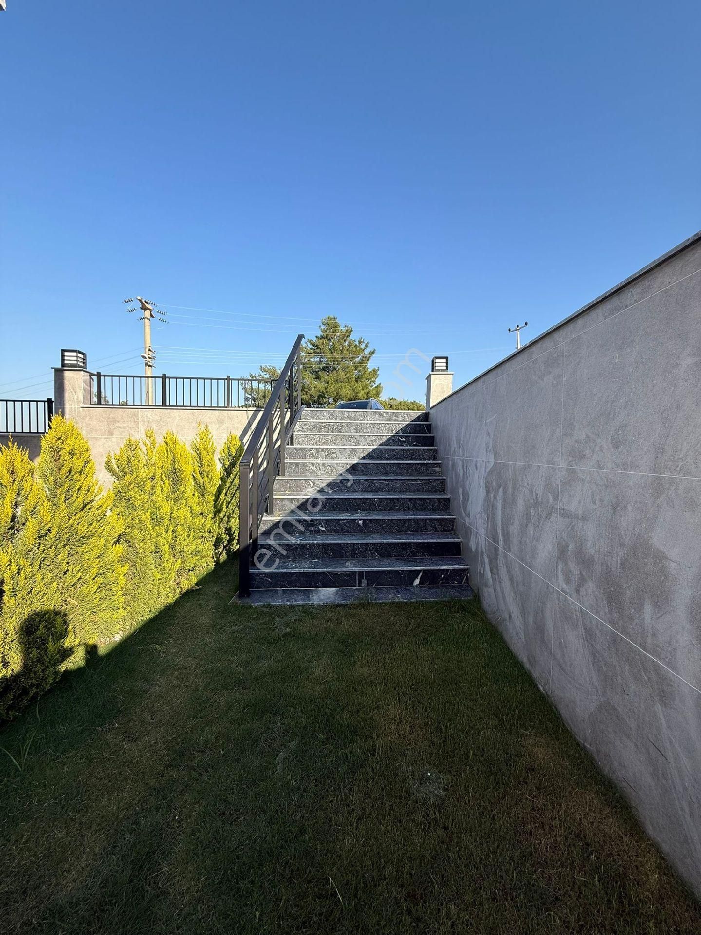 Kuşadası Güzelçamlı'da Sıfır 2+1 Eşyalı Villa - Görsel 4