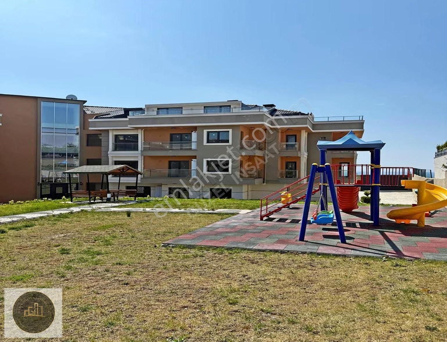 Sahil Kasabası Tadında Kısa Katlı Lüks Projeden Satılık Daire