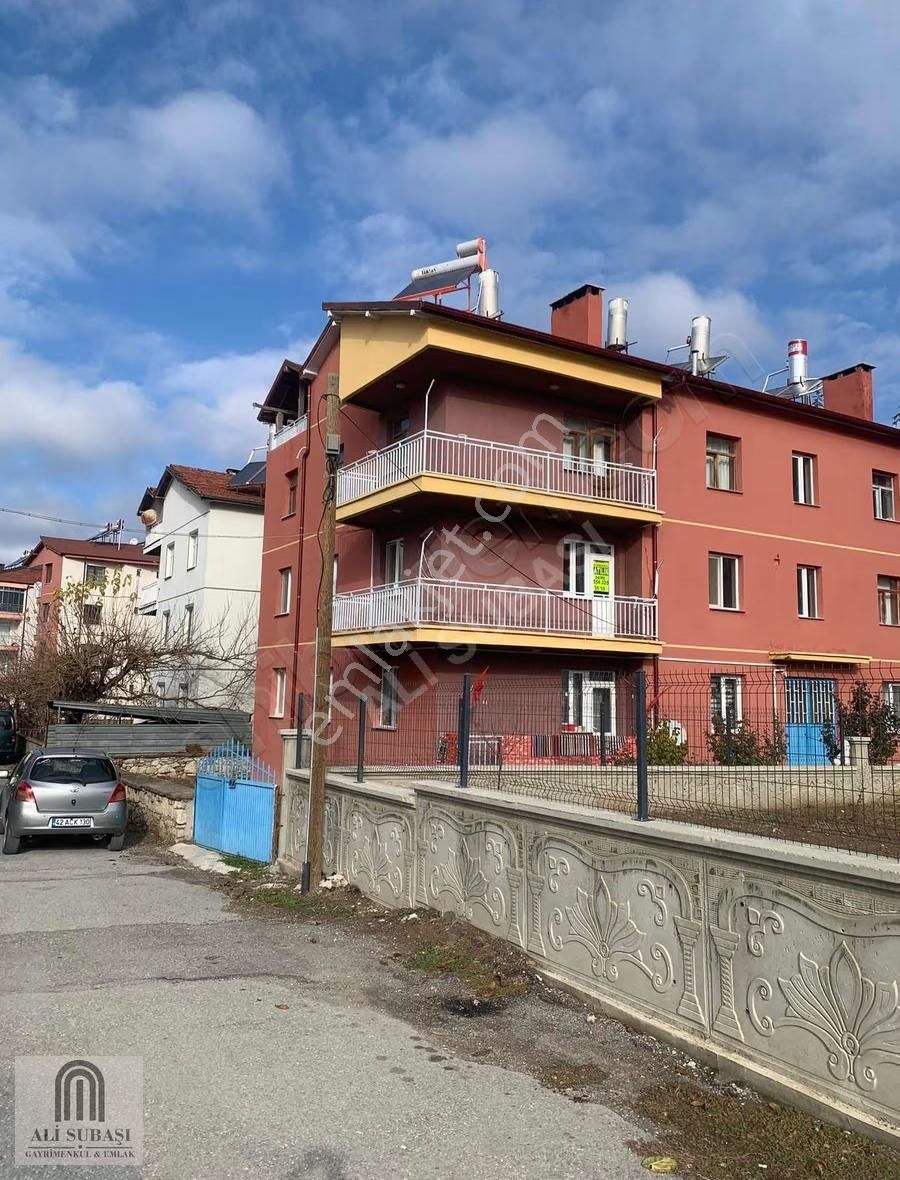 Yeni Mahalle 2.kat 3+1 150 M2