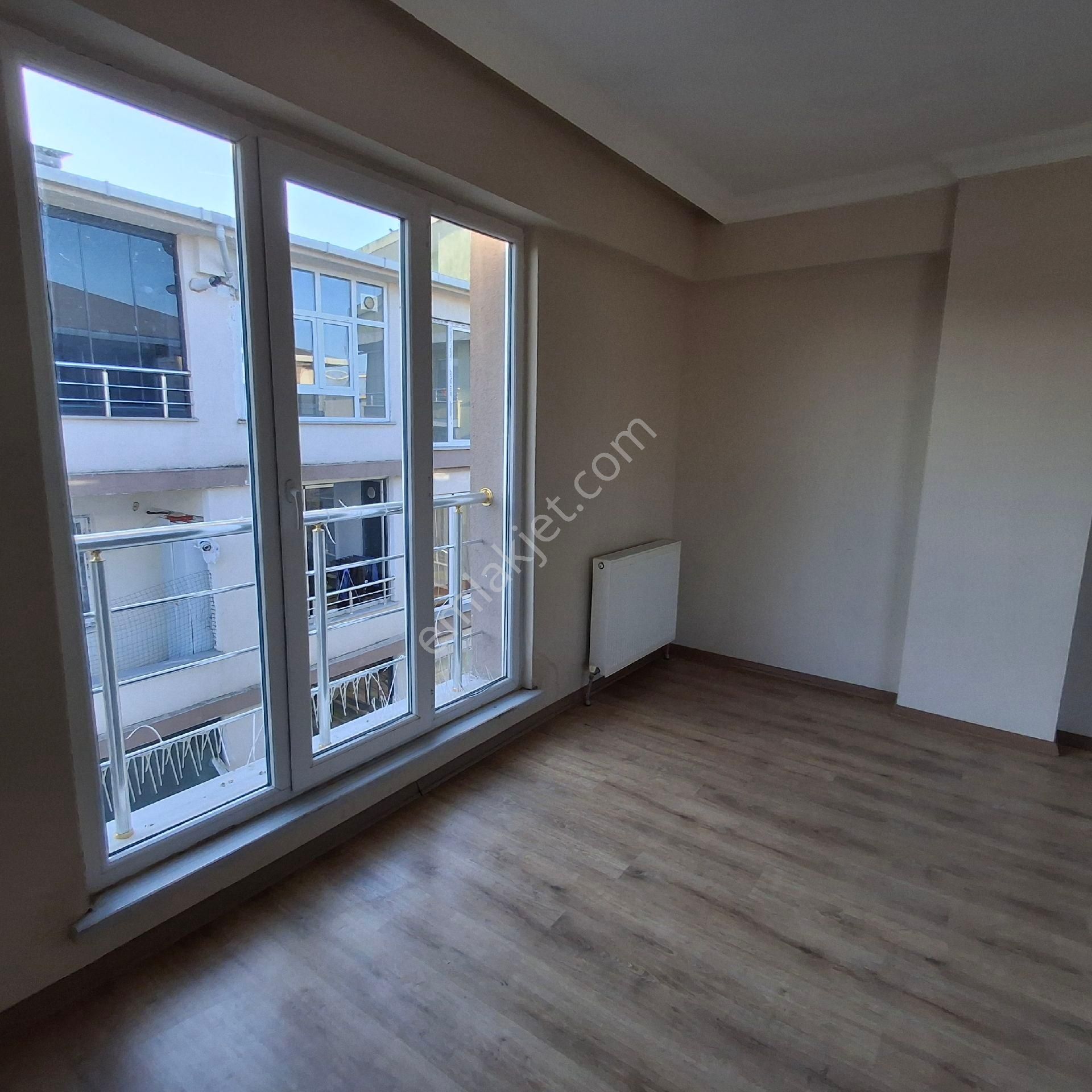 T.dağ Muratlı İstiklal Kurtpınar Mah.de Geniş ,aydınlık ( 3+1 ) 4. Kat Daire Kiralıktır. - Görsel 6