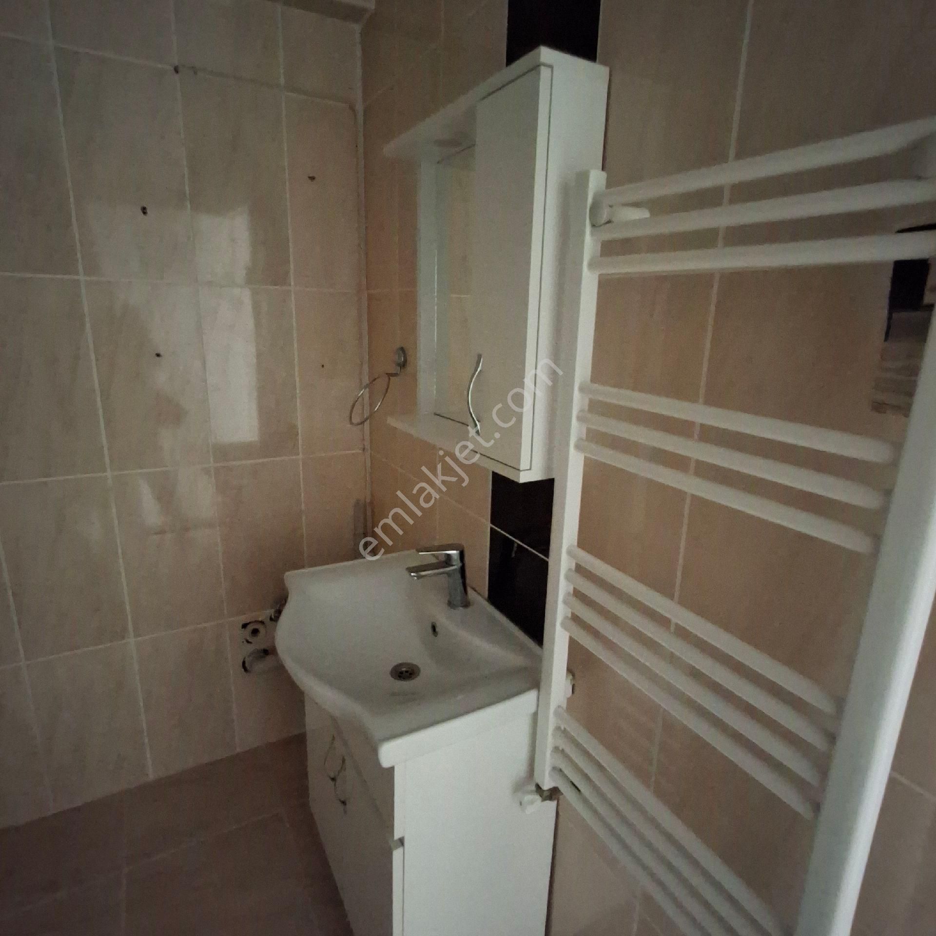 T.dağ Muratlı İstiklal Kurtpınar Mah.de Geniş ,aydınlık ( 3+1 ) 4. Kat Daire Kiralıktır. - Görsel 14