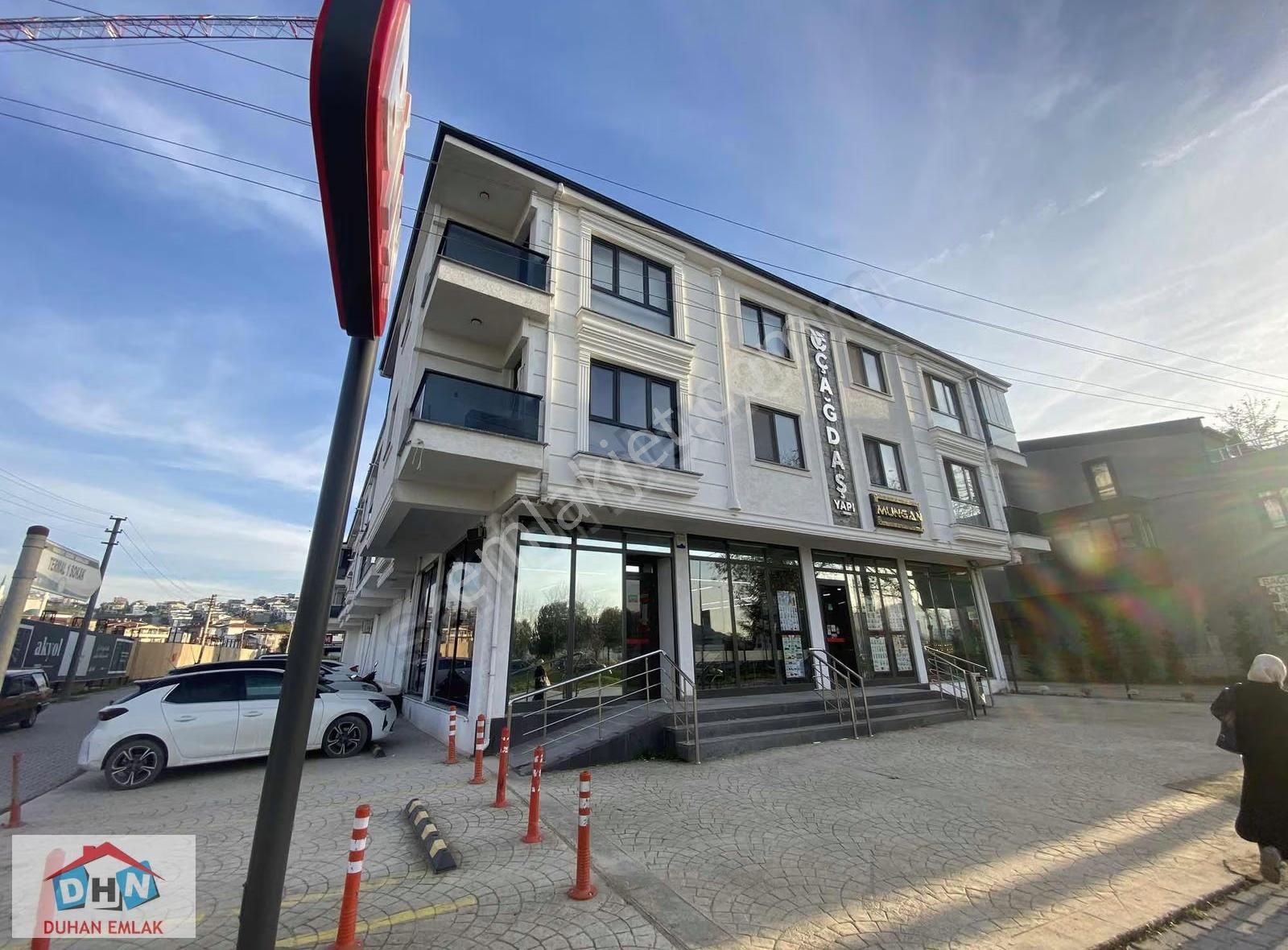 Duhan Emlak'tan Kadıköy Özden Mahallesinde Net 55m2 Geniş 1+1