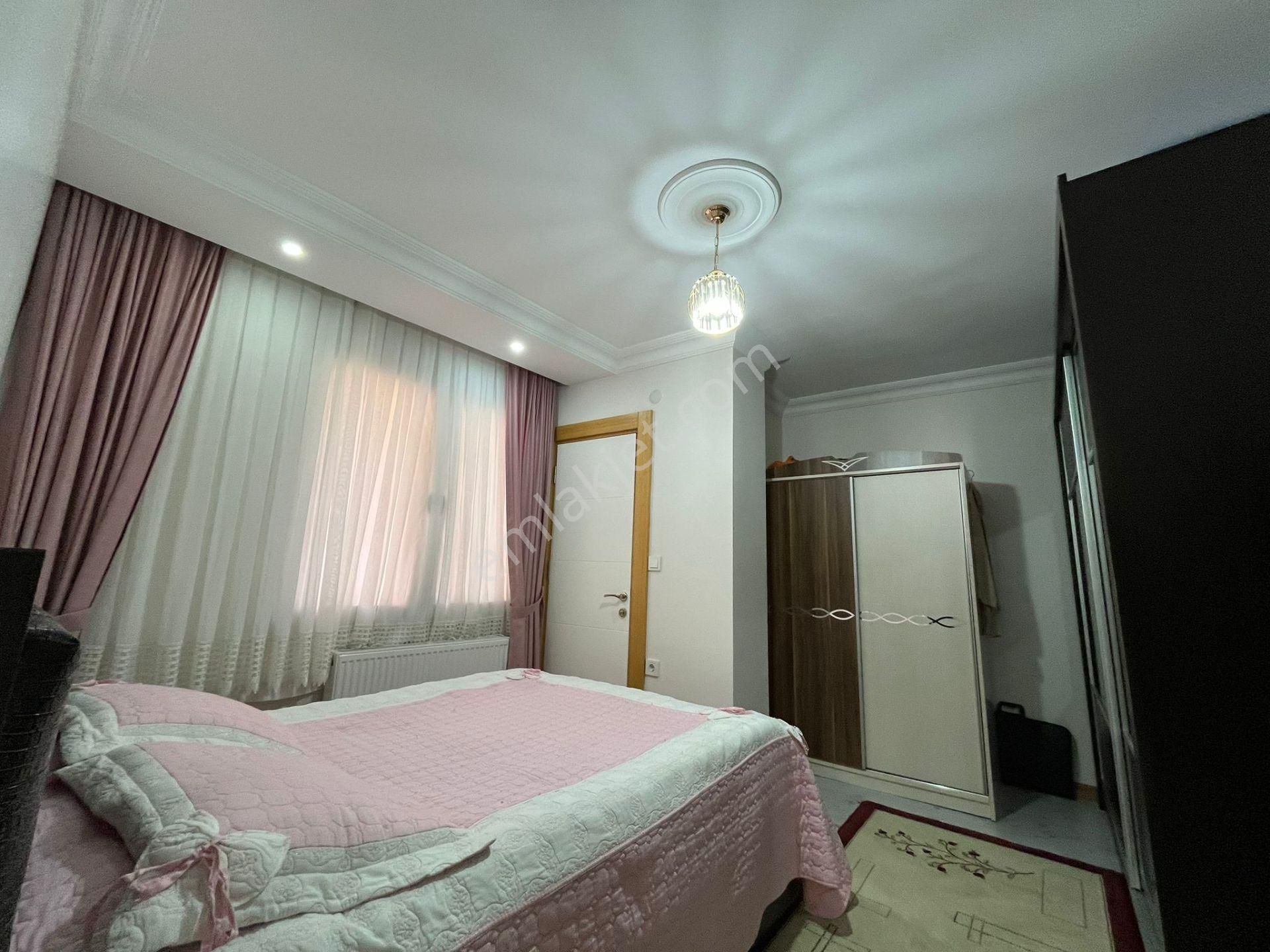 Yıldız Dan Şirinevlere Yakın Kredili Kullanışlı İskanlı Ara Kat Daire 2+1 - Görsel 3