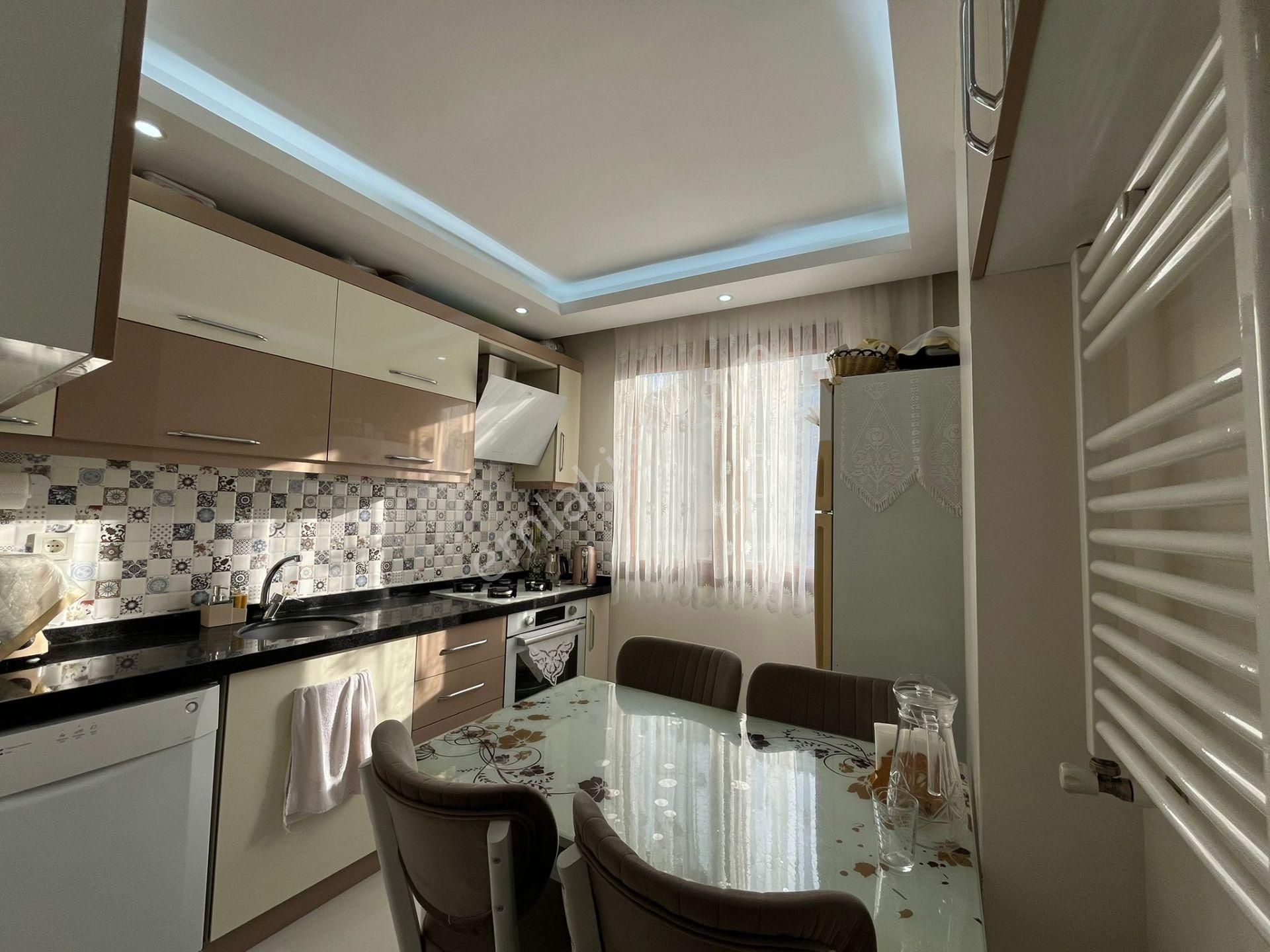 Yıldız Dan Şirinevlere Yakın Kredili Kullanışlı İskanlı Ara Kat Daire 2+1 - Görsel 8