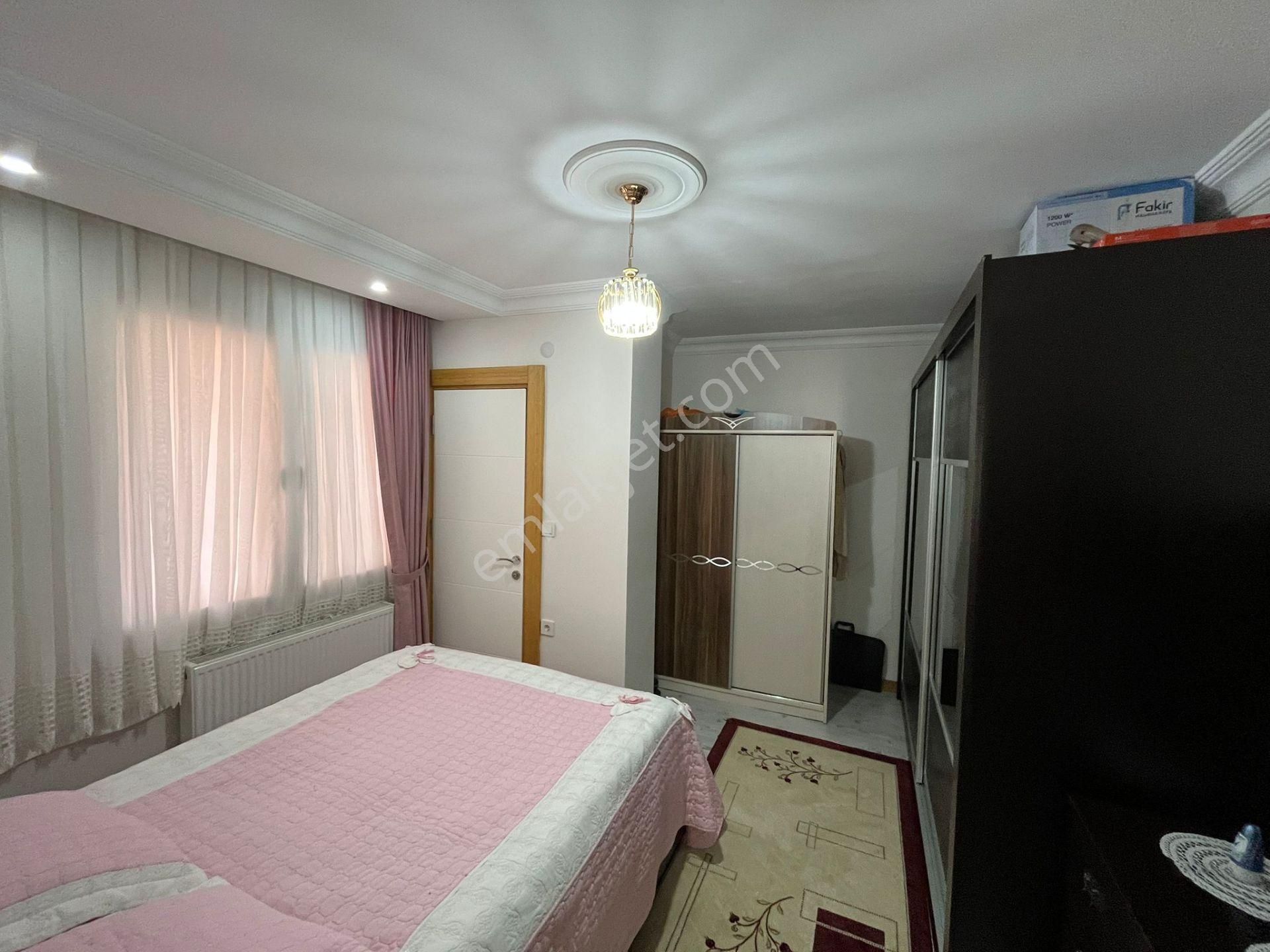 Yıldız Dan Şirinevlere Yakın Kredili Kullanışlı İskanlı Ara Kat Daire 2+1 - Görsel 4