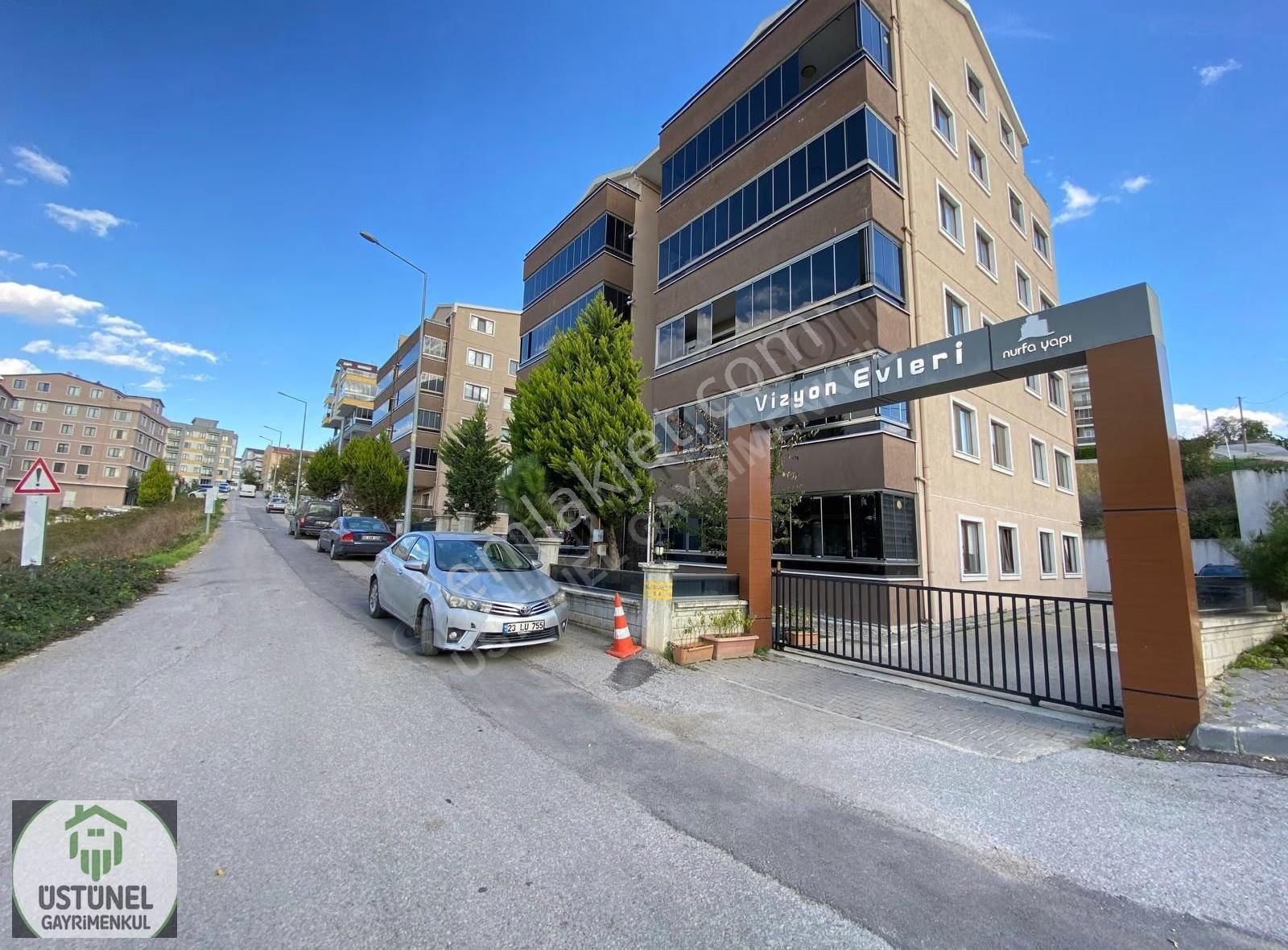 Üstünel'den Aile Sitesinde Geniş 4+1 Ters Dubleks Satılık Daire