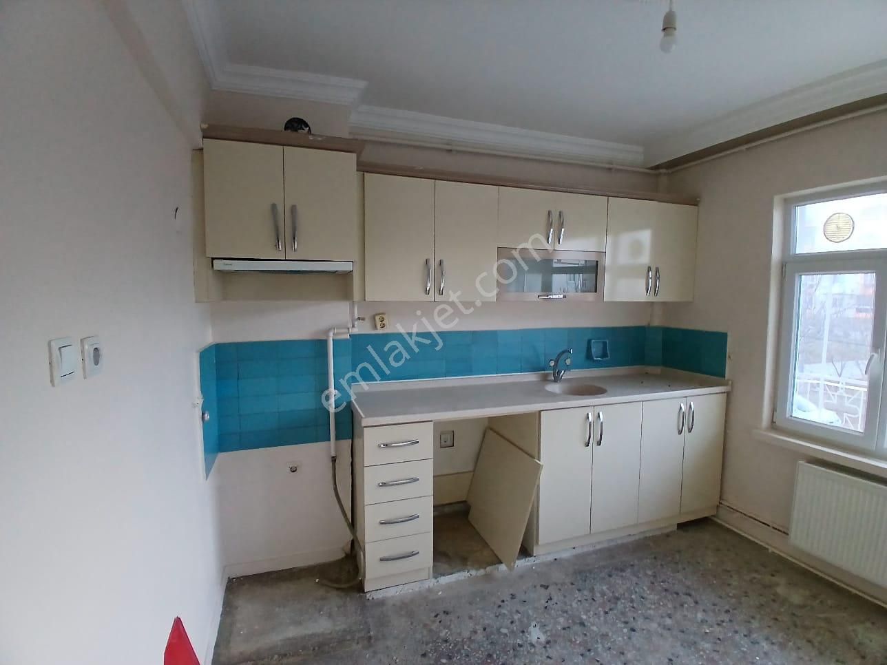 Akçay Emlak'tan Akşehir Seyran Mahallesi Nihat Dayanık Okulu Civarı Ara Kat Kiralık 3+1 Daire - Görsel 2