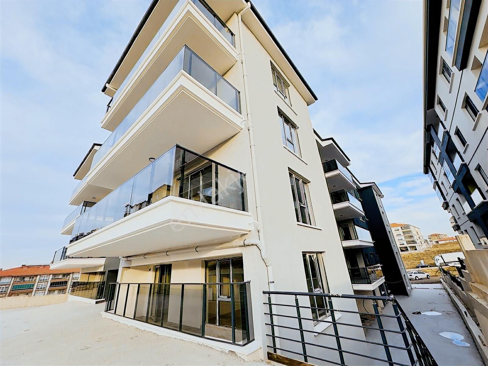 Nova'dan Altınovada Fırsat Ara Kat Sıfır Daire