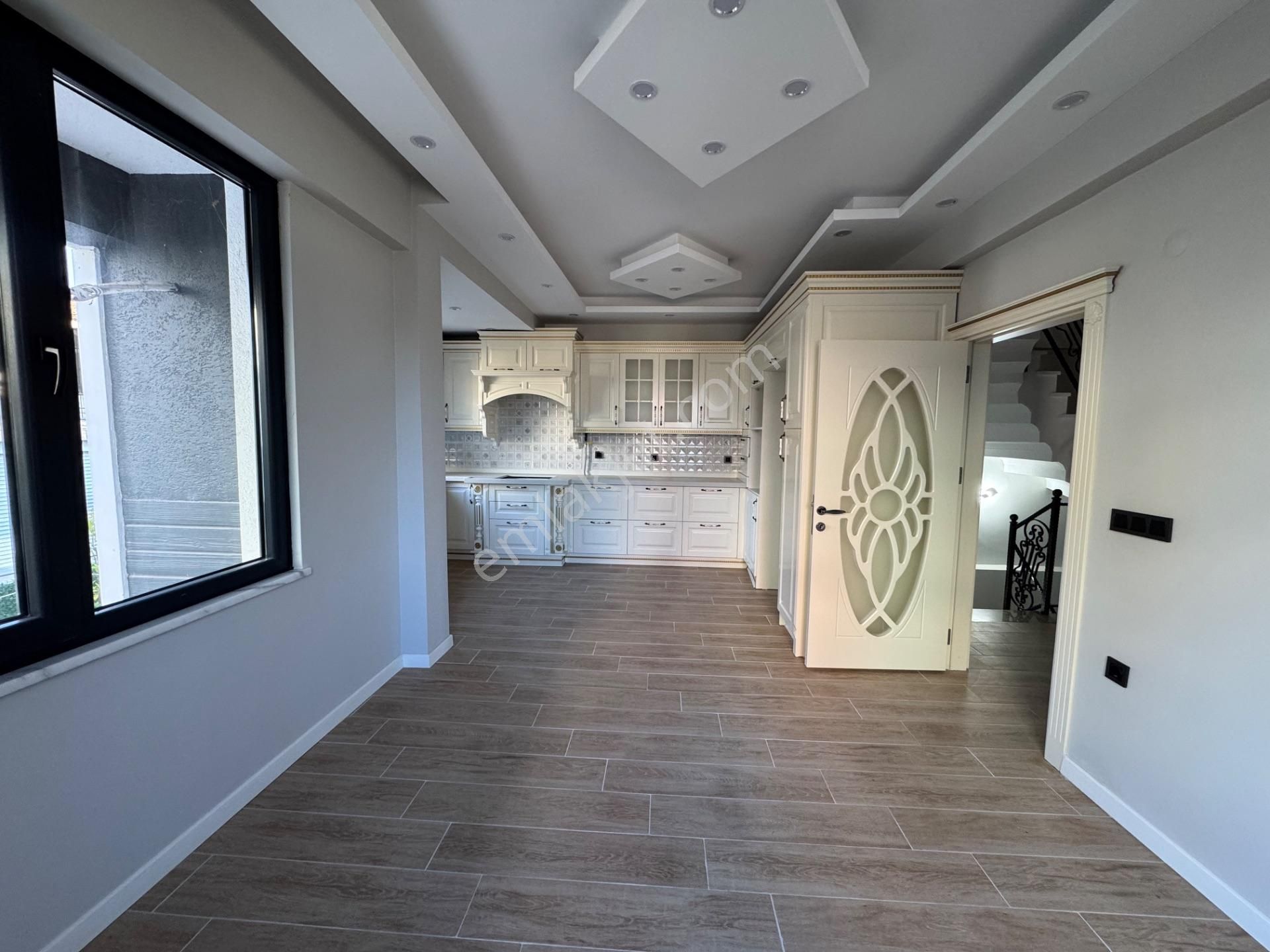 Termal Yoluna Cephe Lova Otel'in Hemen Yanında Satılık Villa - Görsel 6