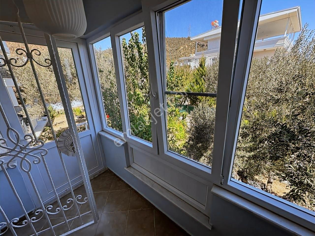 Güre'de 350 M2 Arsa İçinde Tam Müstakil Deniz Manzaralı Villa - Görsel 17