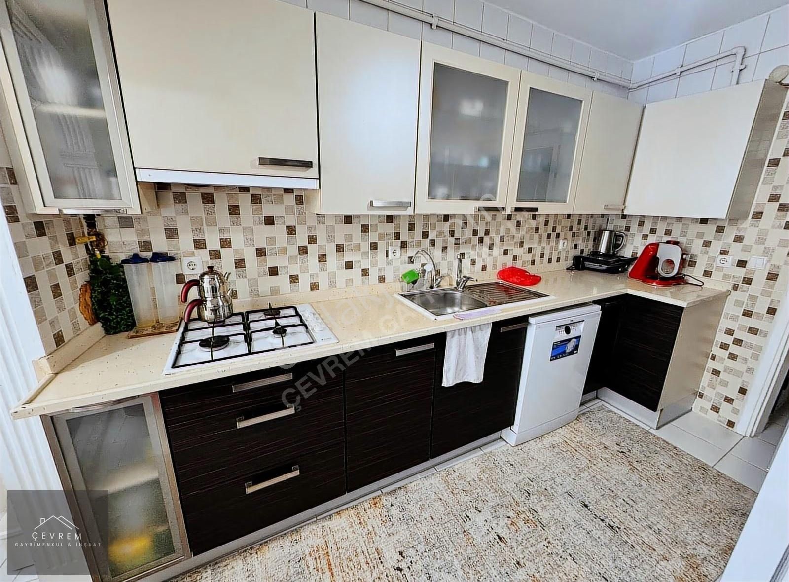 **çevrem** Gültepe'de Metrobüse Yakın Merkezi Konumda 2+1 Daire - Görsel 27