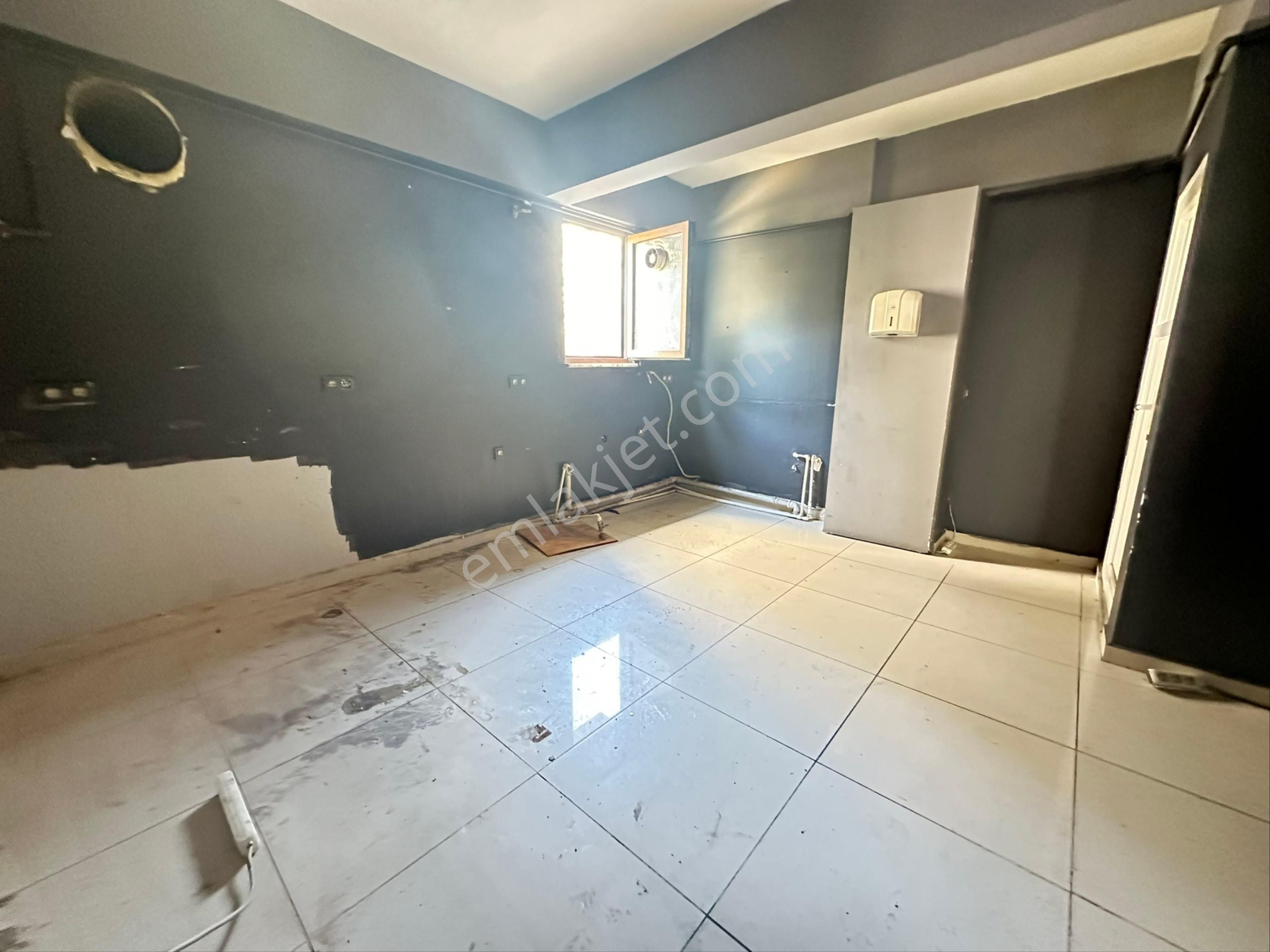 Merkezi Lokasyonda | Metroya Yakın | 200 M² Depolu | Prestijli Dükkan - Görsel 5