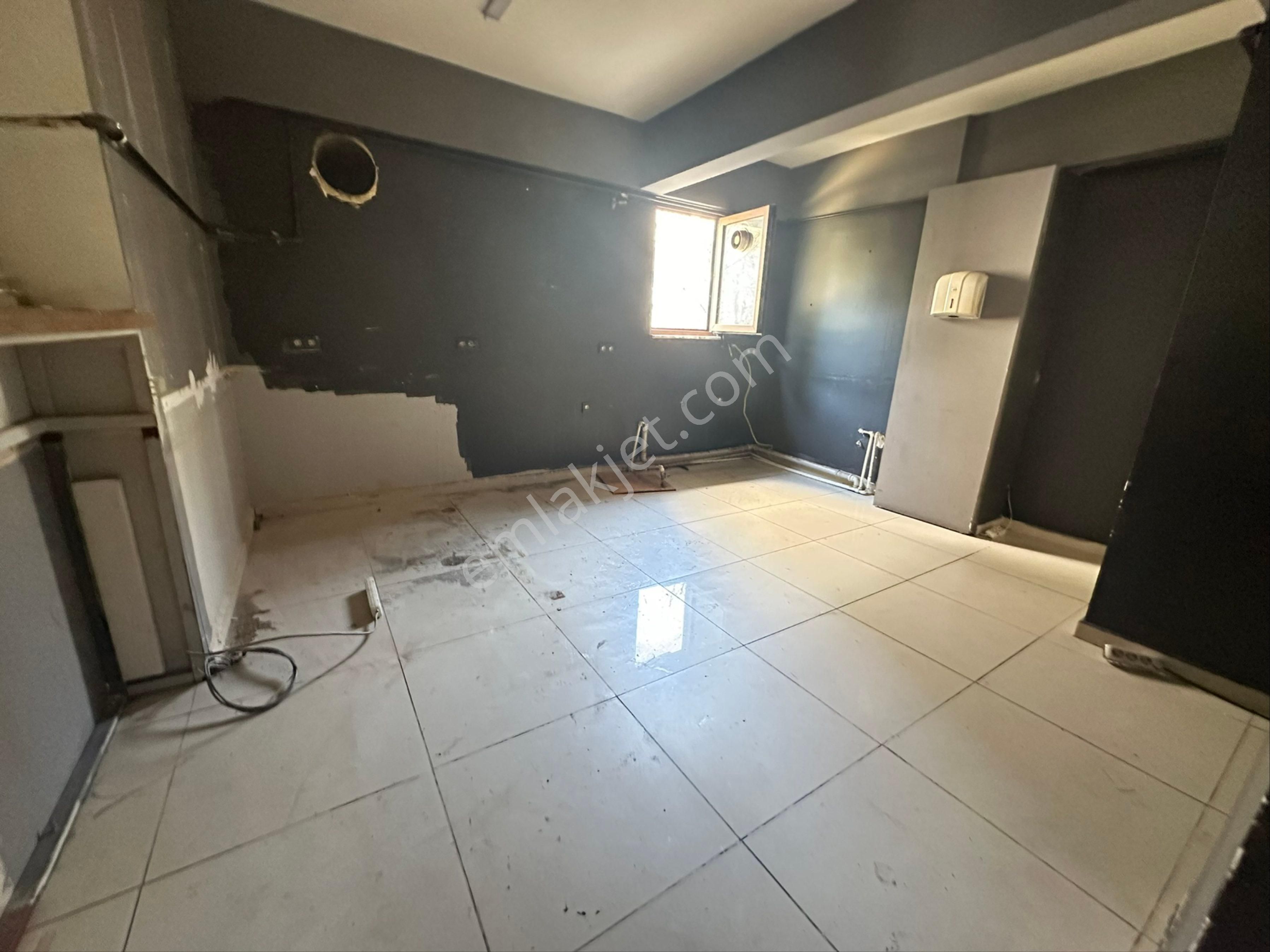 Merkezi Lokasyonda | Metroya Yakın | 200 M² Depolu | Prestijli Dükkan - Görsel 15