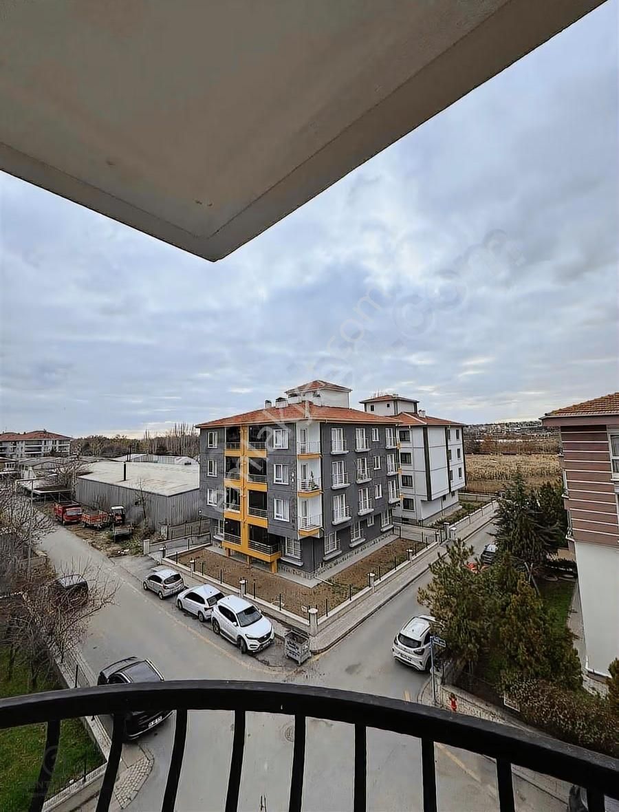 Gölbaşında Geniş Kiralık 3+1 Daire - Görsel 2