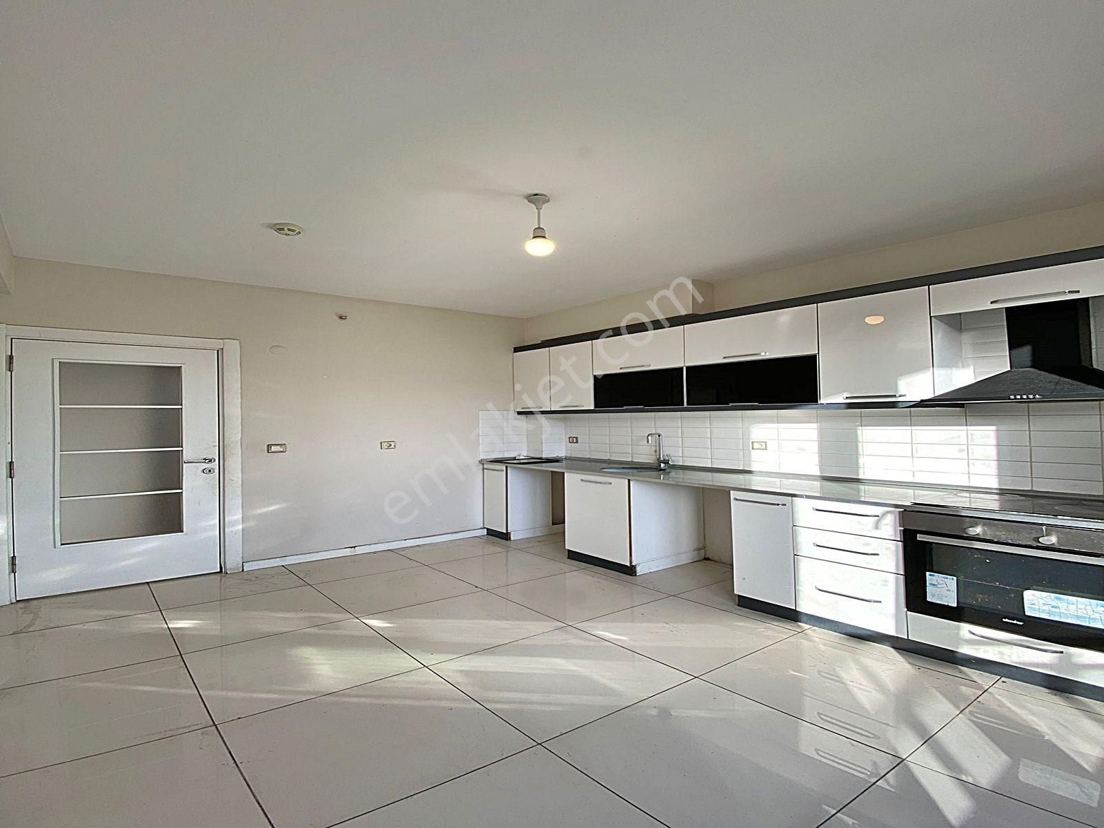 Cadde34 Yapı'dan Kapalı Otoparklı Site İçerisinde 3+1 Eminevime Uygun Satılık Daire - Görsel 6