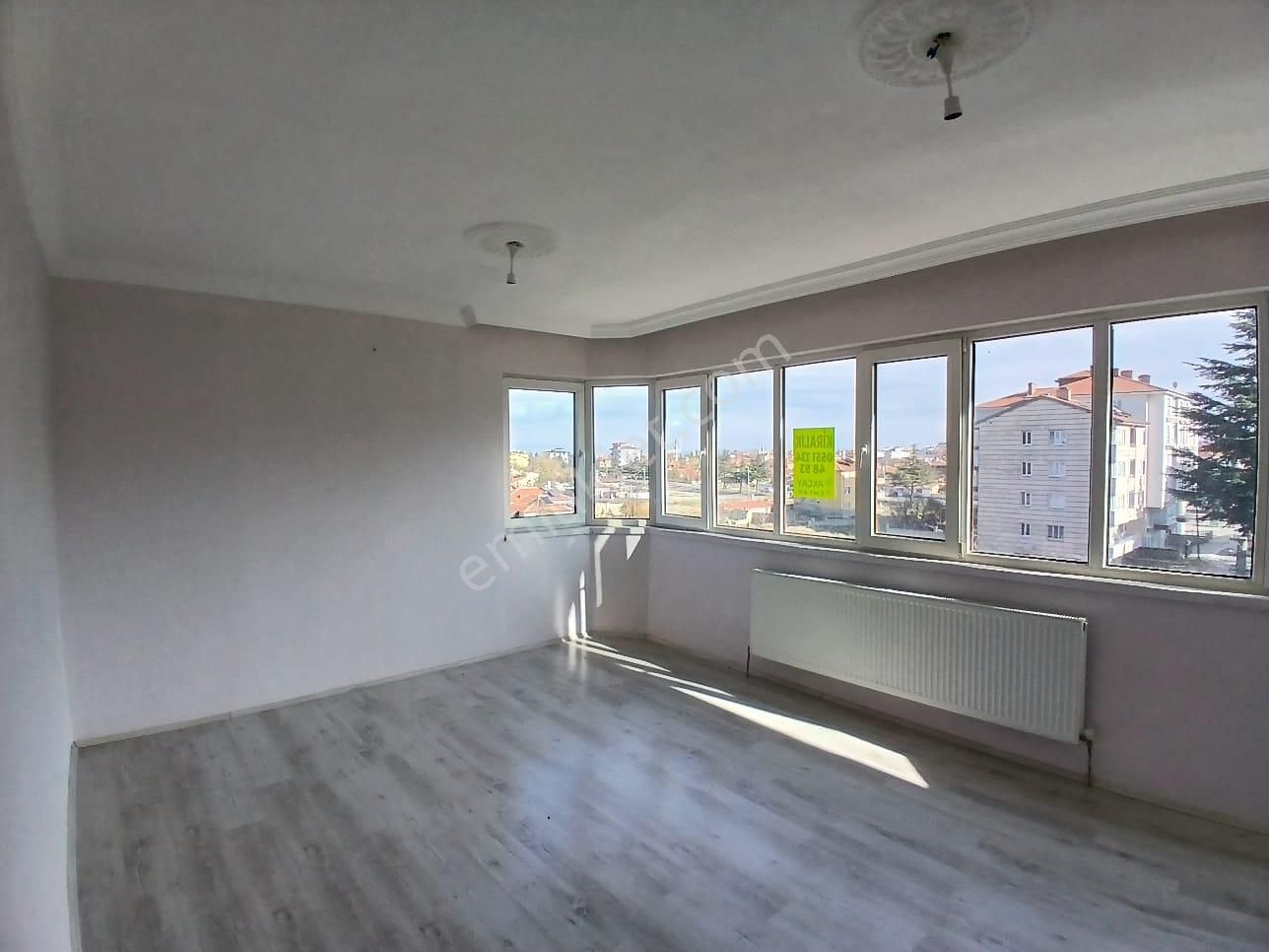 Akçay Emlak'tan Akşehir Koşuyolunda Komple Bakımlı Kiralık 3+1 Daire - Görsel 9