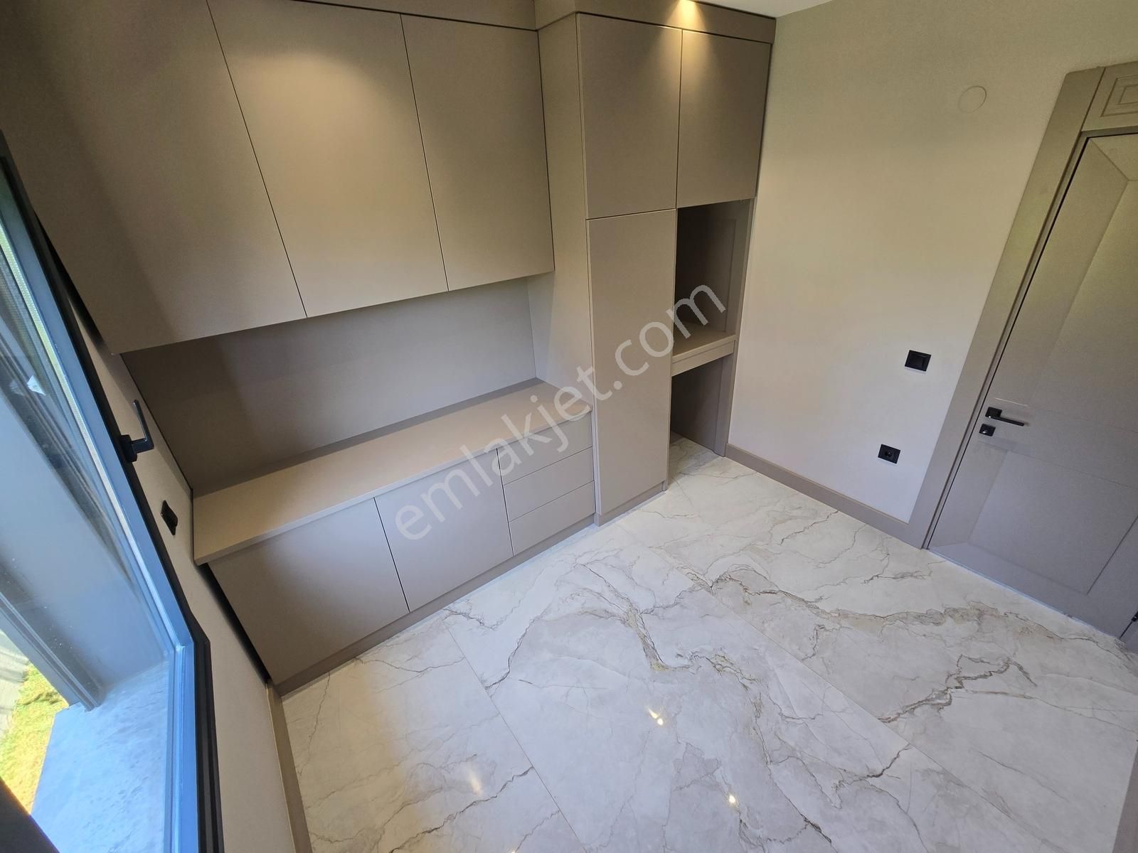 Narlı'da,650m2 Arsa İçinde Eşşiz Mimarili Havuzlu 6+1 Lüks Villa - Görsel 29