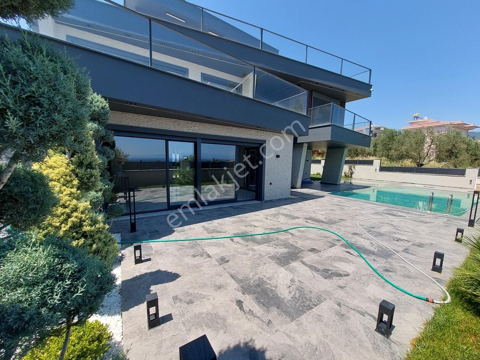 Narlı'da,650m2 Arsa İçinde Eşşiz Mimarili Havuzlu 6+1 Lüks Villa - Görsel 19