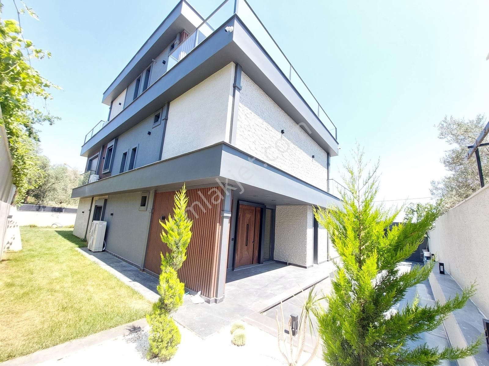 Narlı'da,650m2 Arsa İçinde Eşşiz Mimarili Havuzlu 6+1 Lüks Villa - Görsel 7