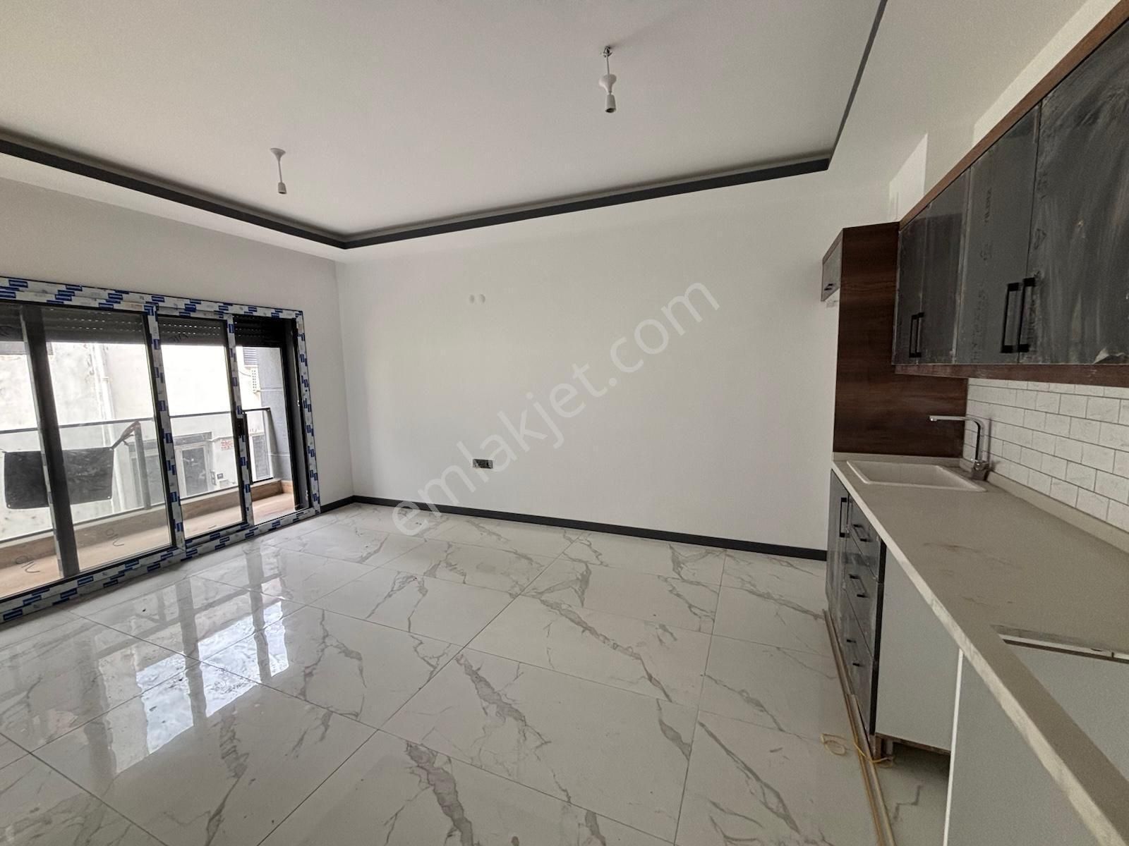 Kuşadası Merkezde Satilik 1+1 Daire