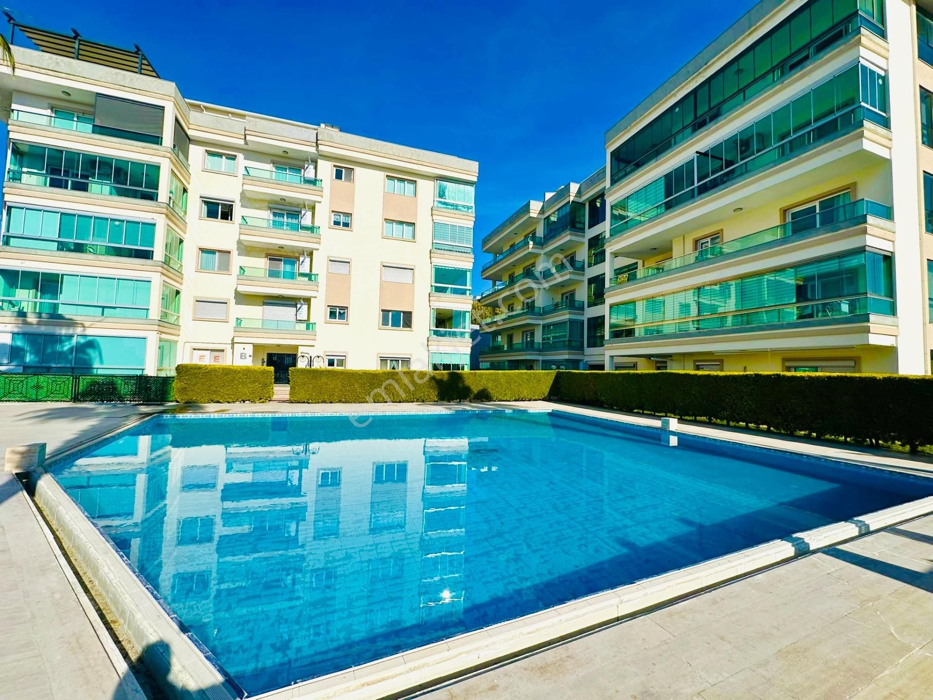 Ege Mah. Havuzlu Site İçinde Geniş Bakımlı 2+1 Daire Satılık