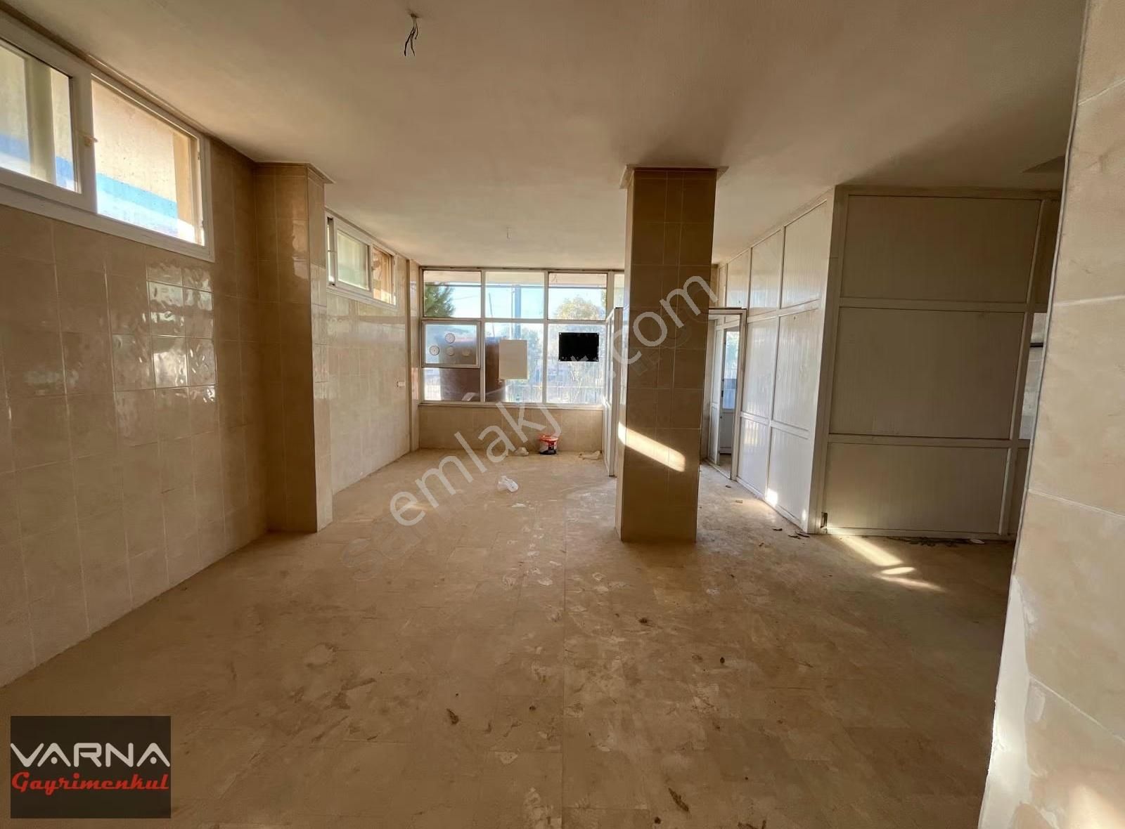 Menderes Cüneytbey Mahallesi Kiralık Doğalgazlı 180 M2 Dükkan - Görsel 25
