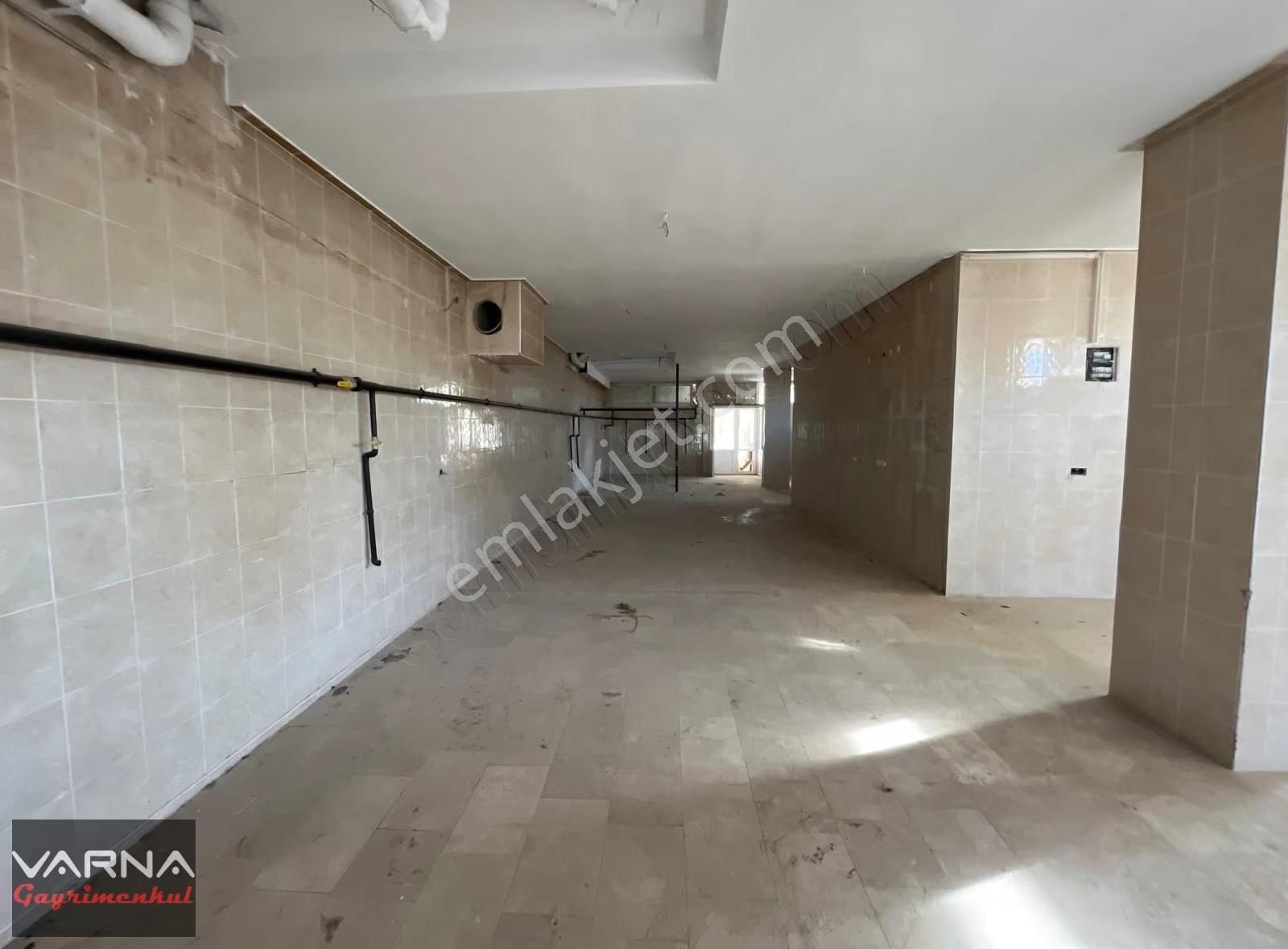 Menderes Cüneytbey Mahallesi Kiralık Doğalgazlı 180 M2 Dükkan - Görsel 12