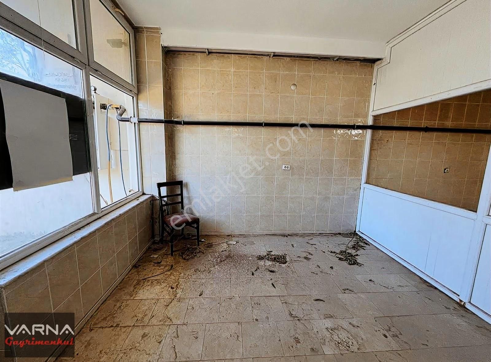 Menderes Cüneytbey Mahallesi Kiralık Doğalgazlı 180 M2 Dükkan - Görsel 3