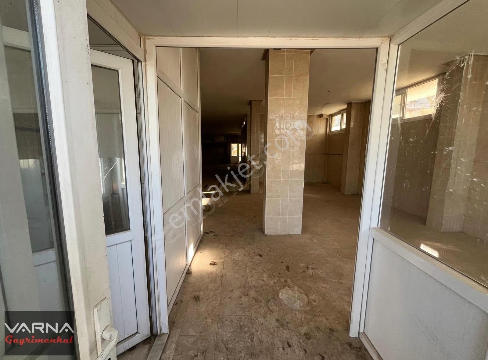 Menderes Cüneytbey Mahallesi Kiralık Doğalgazlı 180 M2 Dükkan - Görsel 11
