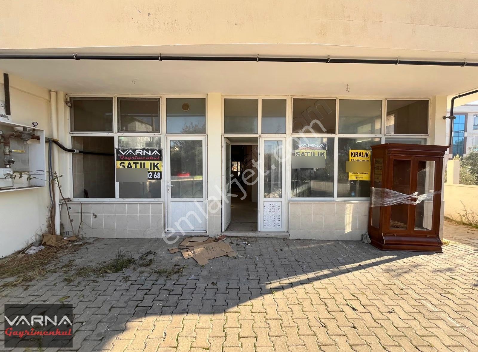 Menderes Ana Caddeye Yürüme Mesafesi Satılık 180 M2 Dükkan