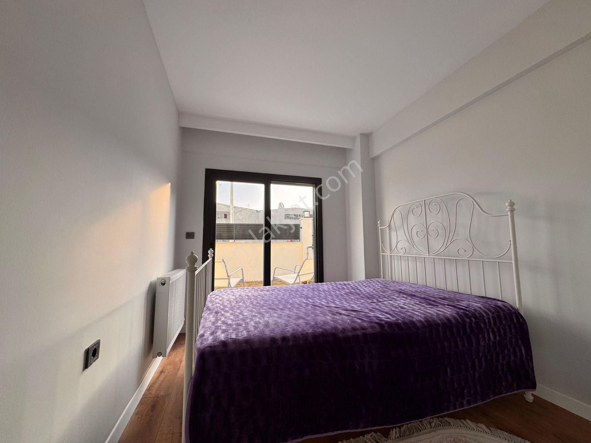 Bornova Havuzlu Sitede Eşyalı Kiralık 1+1 Daire - Görsel 20