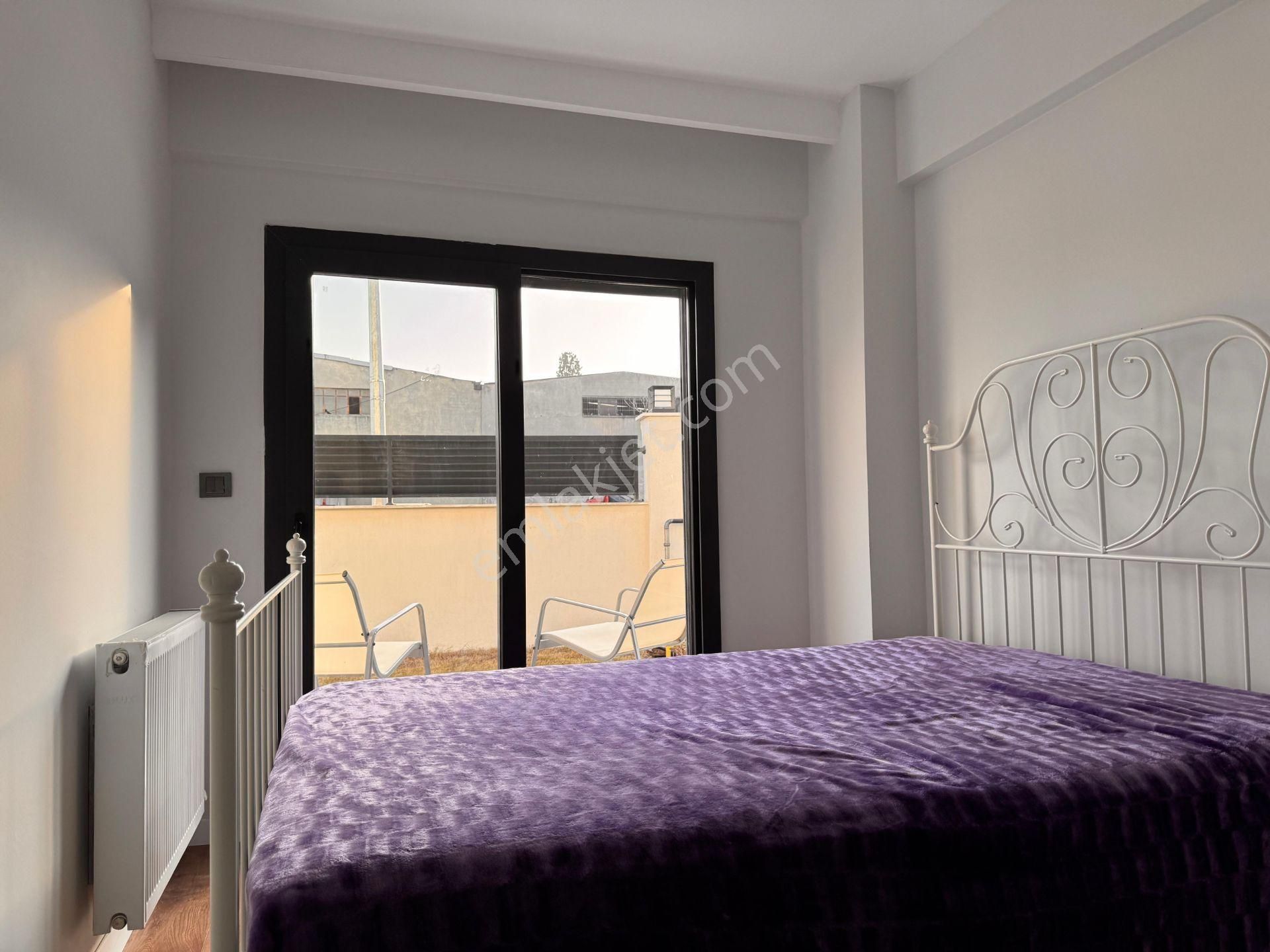Bornova Havuzlu Sitede Eşyalı Kiralık 1+1 Daire - Görsel 19