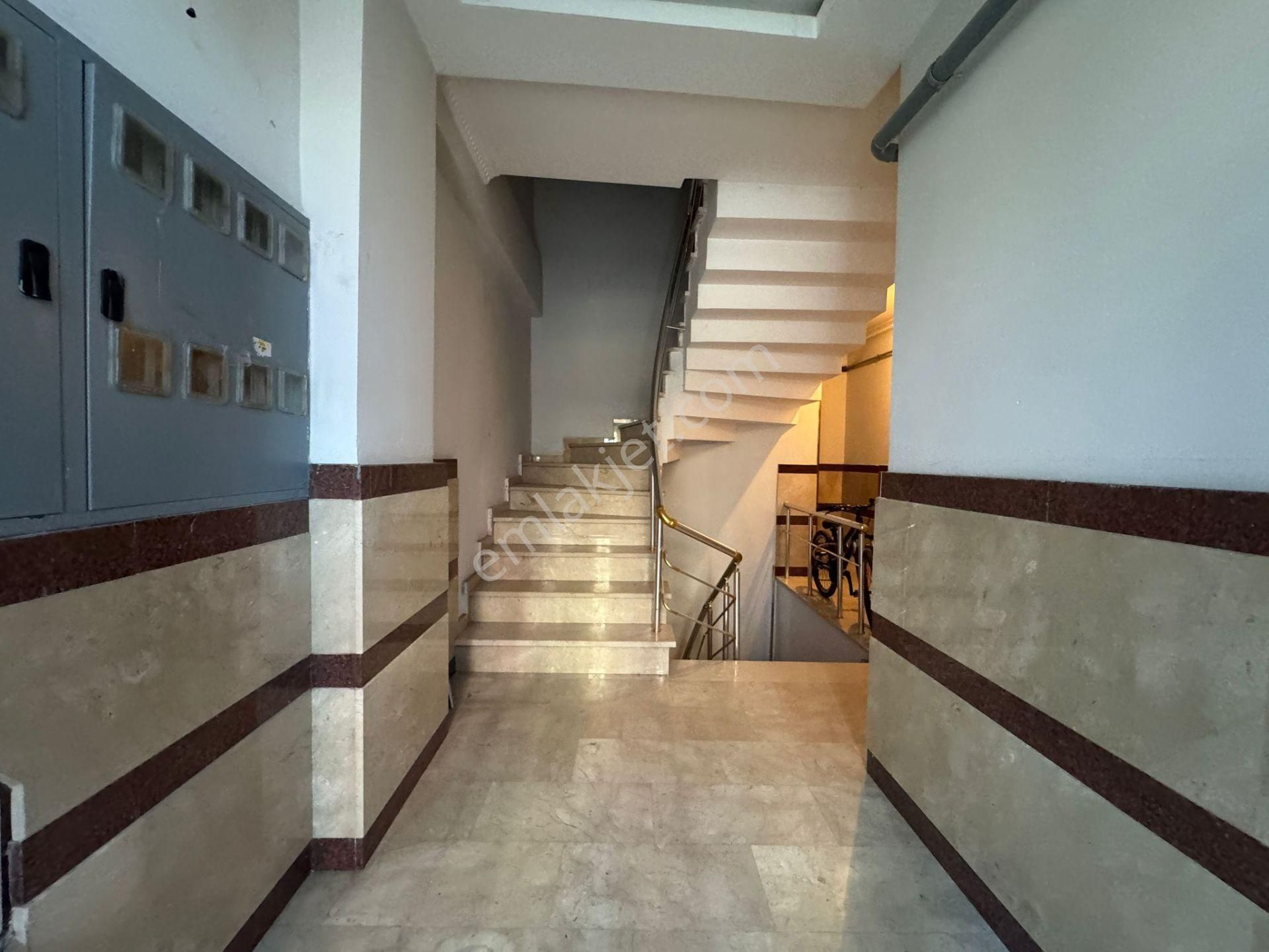 Beylikdüzü Yakuplu Da Satılık 2+1 Arakat Metrobüse Yürüme 2 Dk - Görsel 3