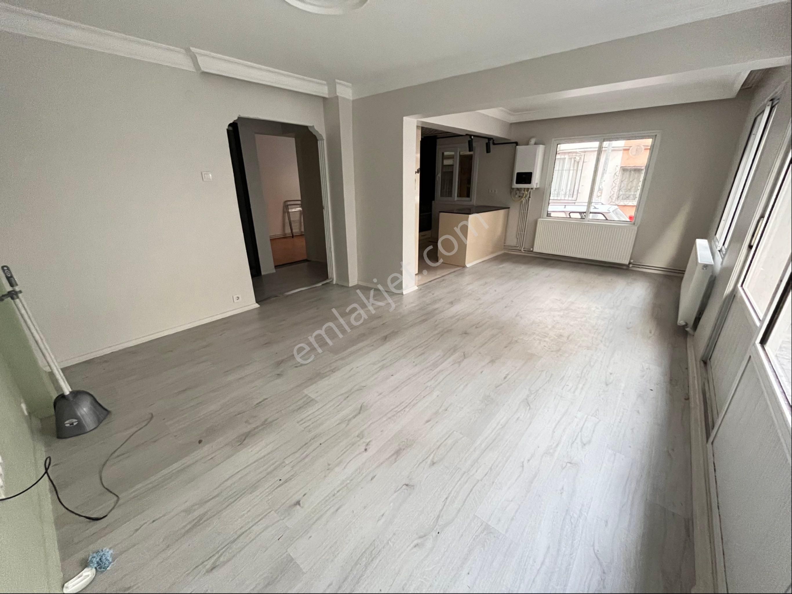 Göztepe Güzelyalıda 85m2 Yüksegiriş Köşe Ferah Daire - Görsel 2