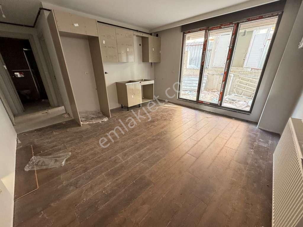 Küçükyalıda Ulaşıma Yakın Ön Cephe Bahçeli Lüks 1+1 - Görsel 3