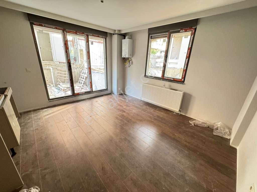 Küçükyalıda Ulaşıma Yakın Ön Cephe Bahçeli Lüks 1+1