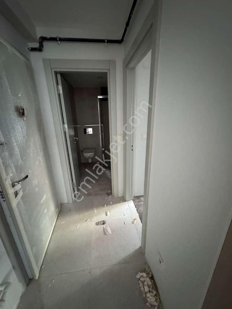 Küçükyalıda Ulaşıma Yakın Ön Cephe Bahçeli Lüks 1+1 - Görsel 21