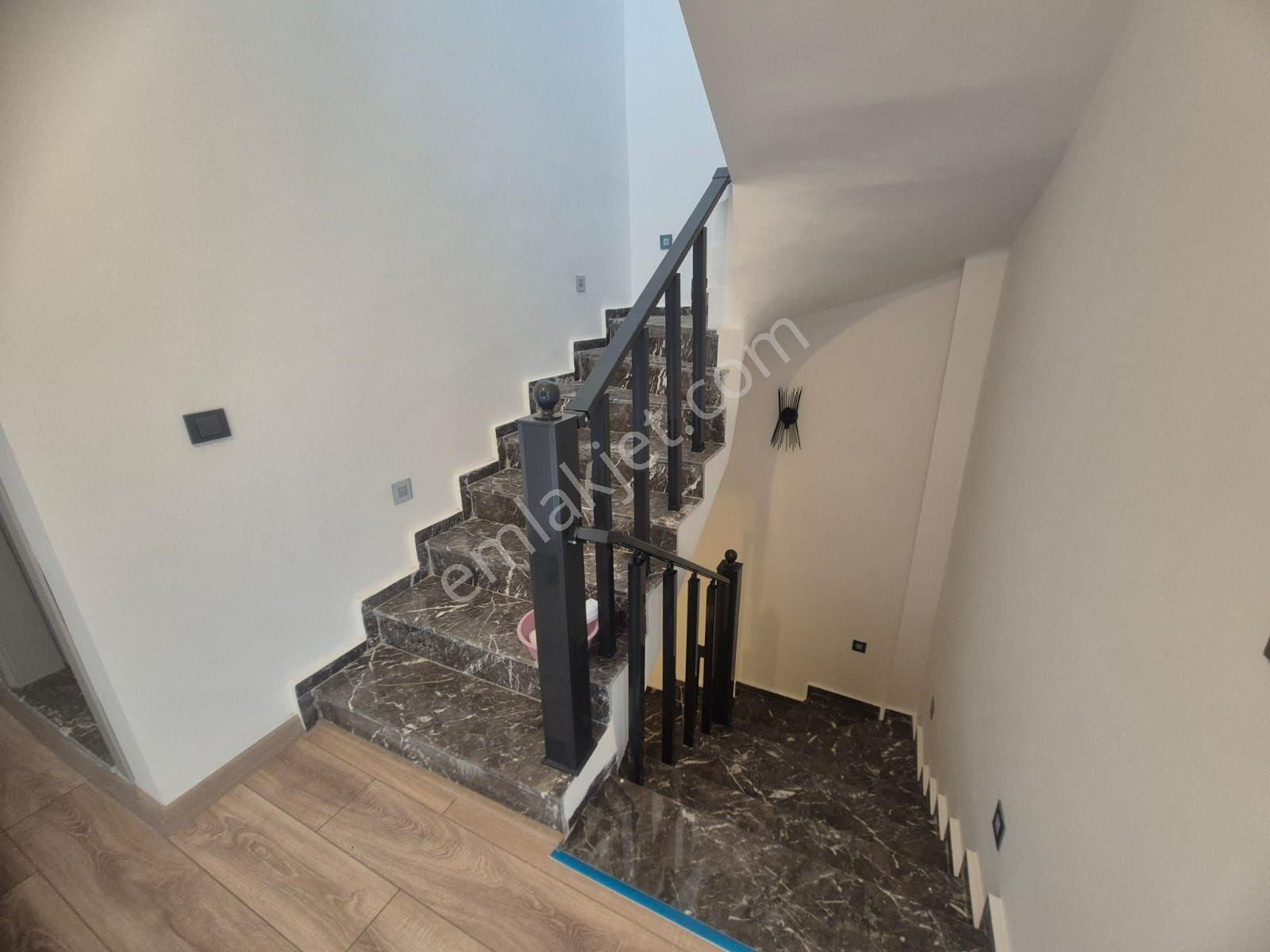 Didim Merkezde 3+1 Ayrı Mutfaklı Villa - Görsel 4