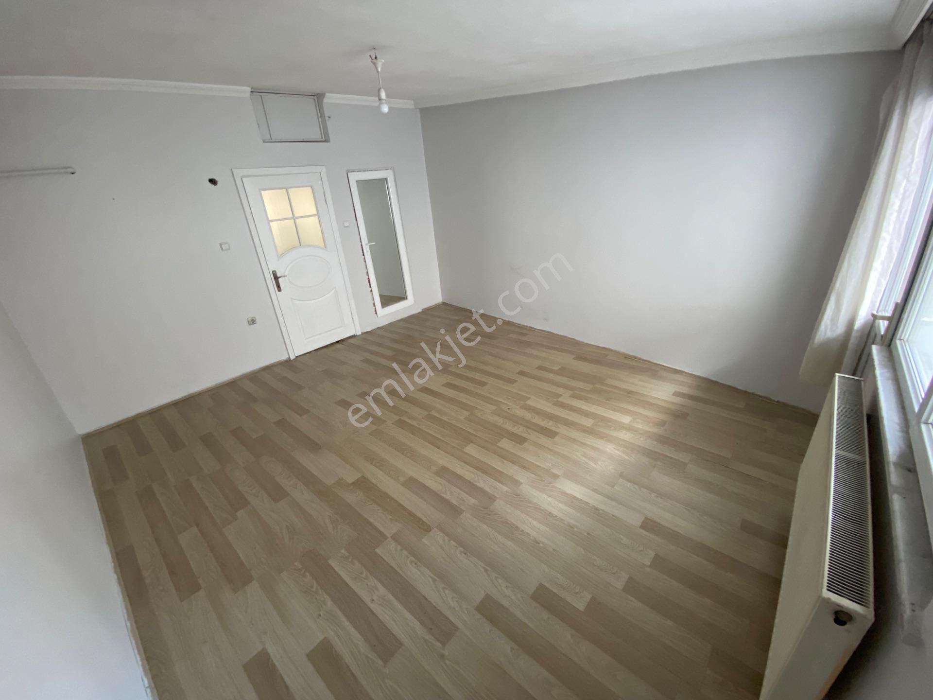 Emirsultanda Asansörlü Çift Cephe 2 Balkon 2 Banyo 2+1 Kiralık Daire - Görsel 12