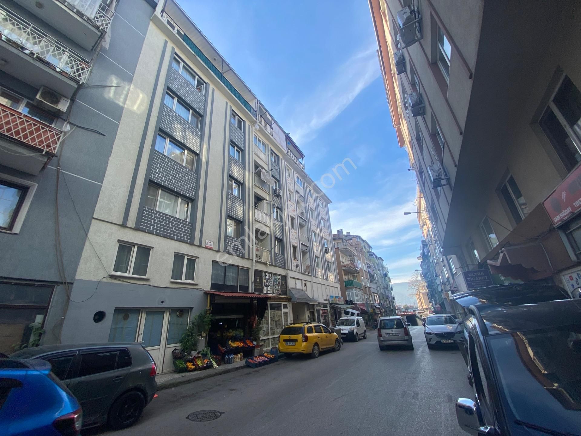 Emirsultanda Asansörlü Çift Cephe 2 Balkon 2 Banyo 2+1 Kiralık Daire