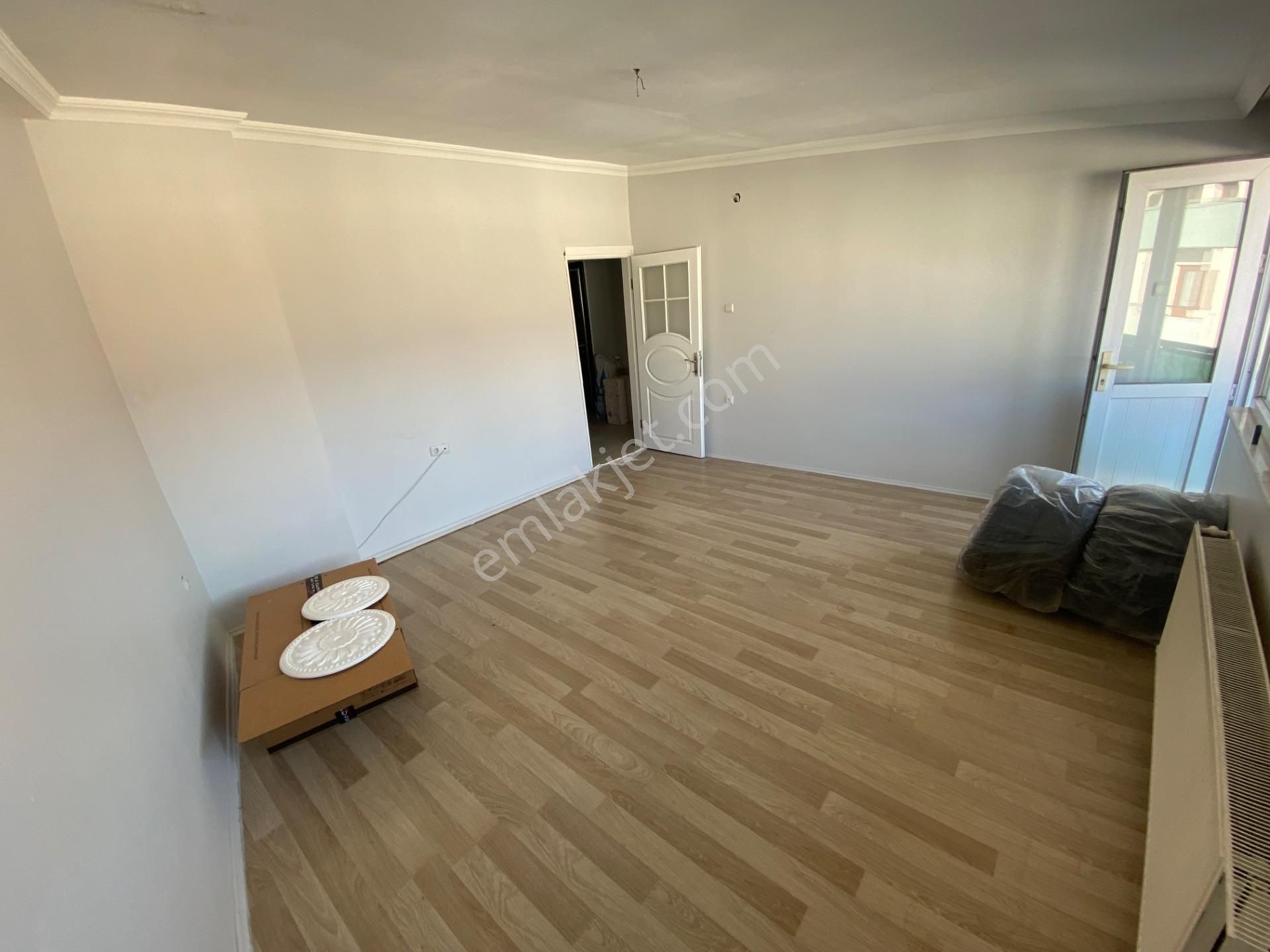 Emirsultanda Asansörlü Çift Cephe 2 Balkon 2 Banyo 2+1 Kiralık Daire - Görsel 4