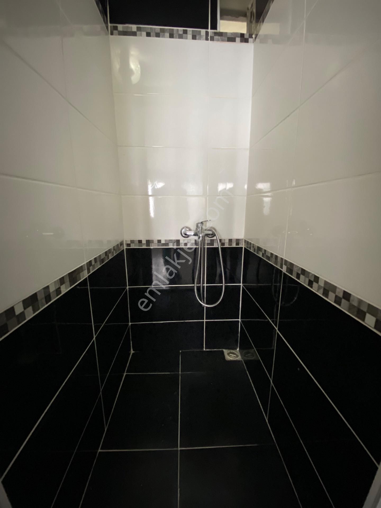 Emirsultanda Asansörlü Çift Cephe 2 Balkon 2 Banyo 2+1 Kiralık Daire - Görsel 24