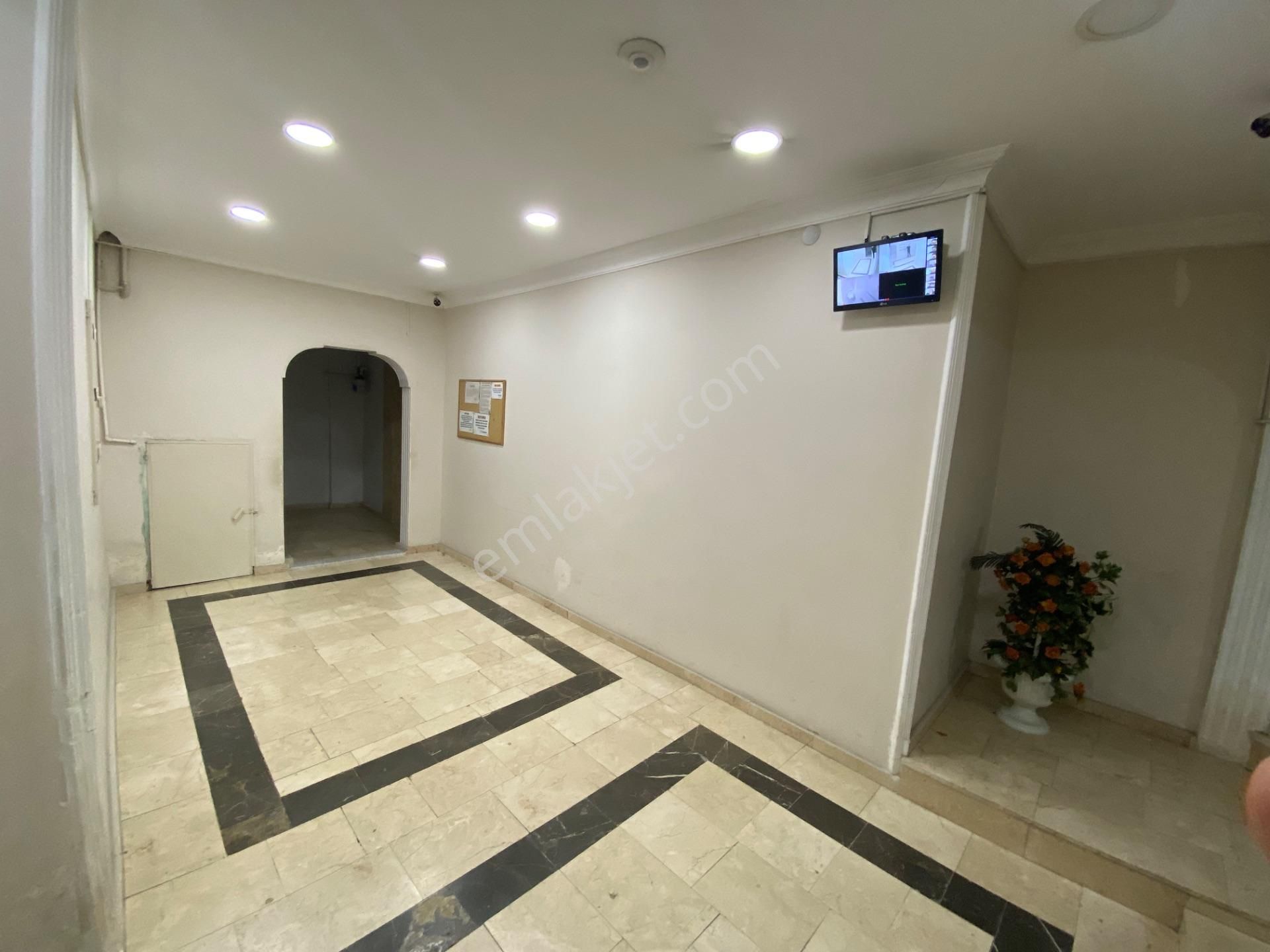 Emirsultanda Asansörlü Çift Cephe 2 Balkon 2 Banyo 2+1 Kiralık Daire - Görsel 26