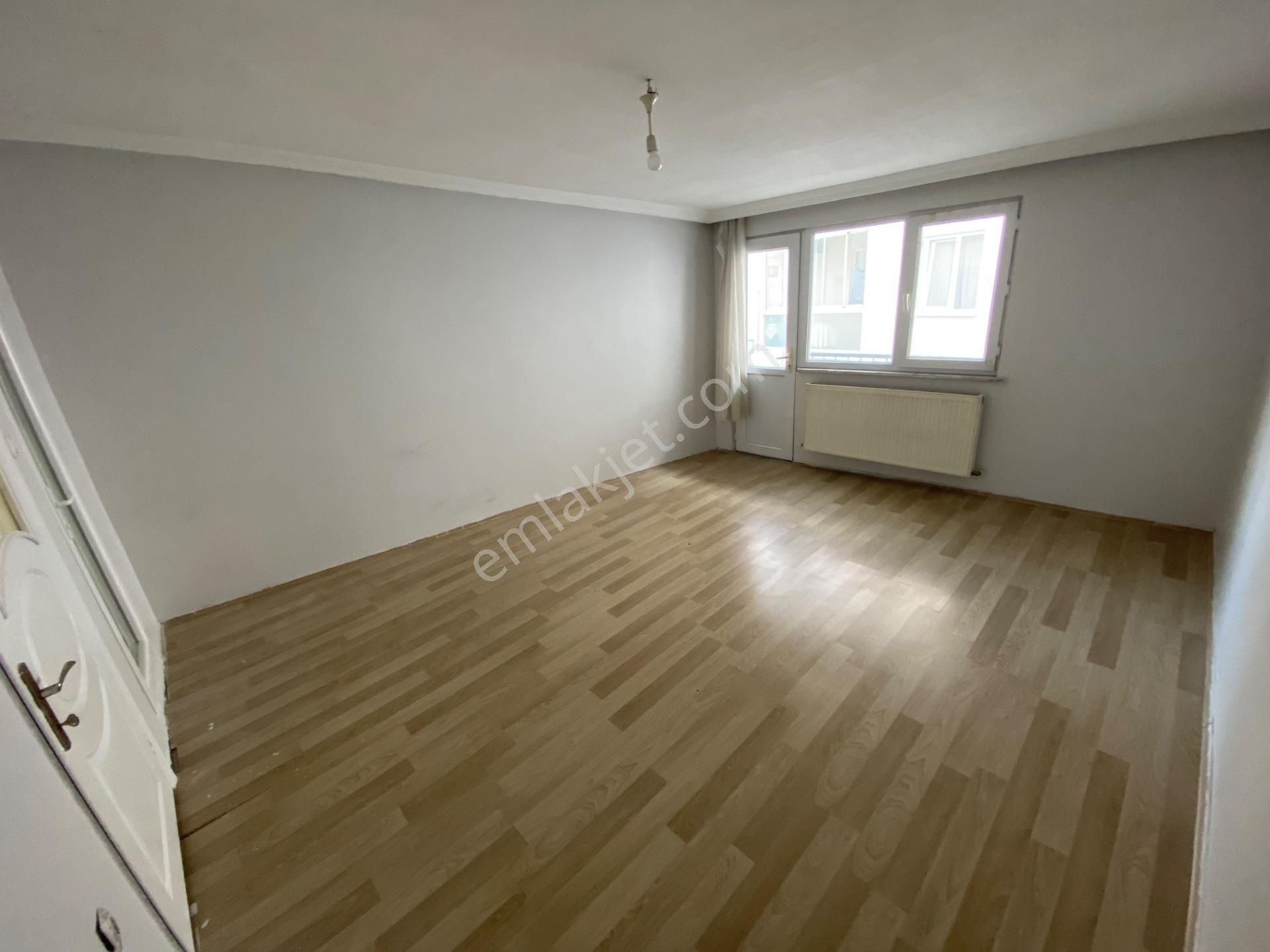 Emirsultanda Asansörlü Çift Cephe 2 Balkon 2 Banyo 2+1 Kiralık Daire - Görsel 11