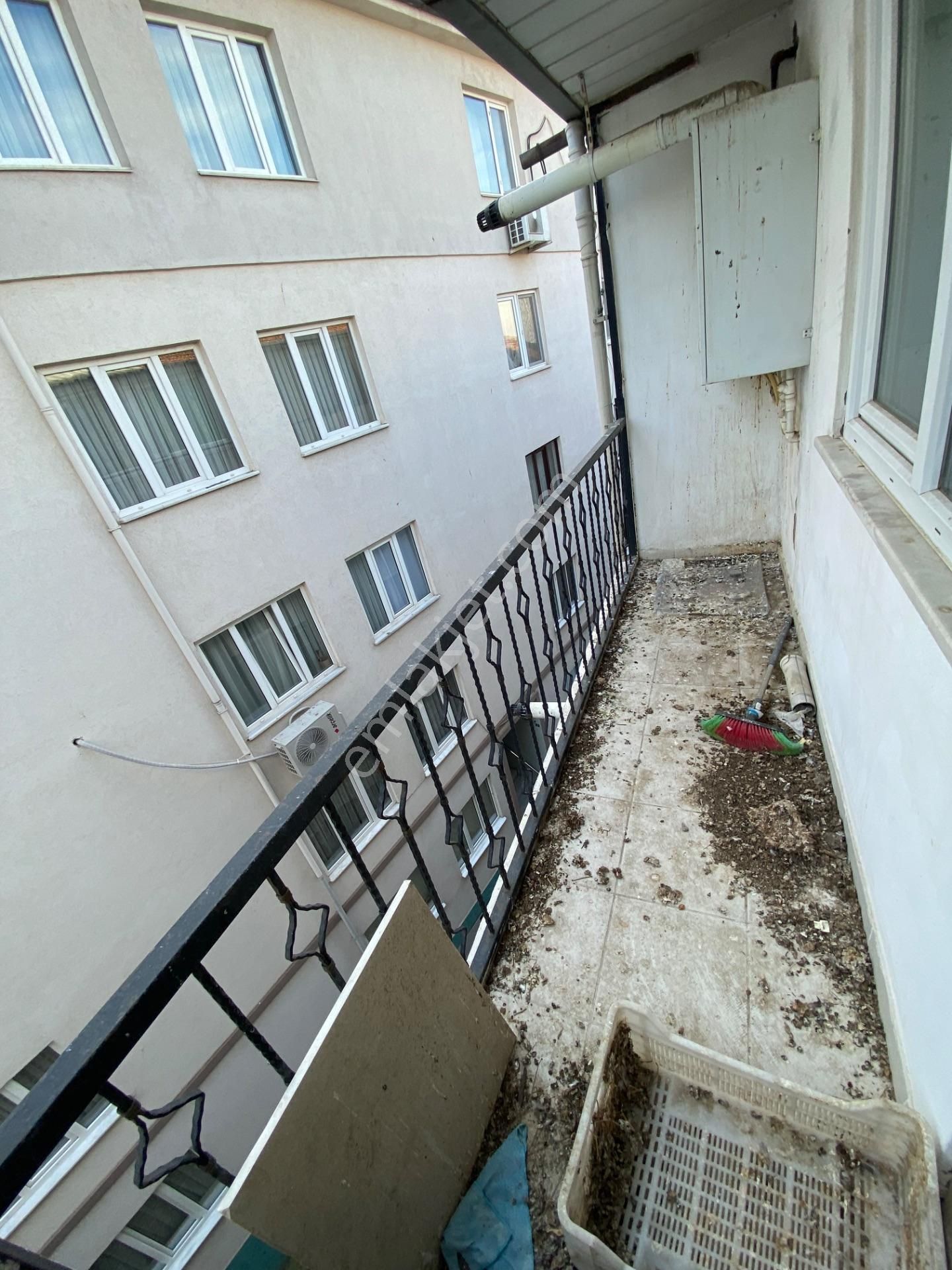 Emirsultanda Asansörlü Çift Cephe 2 Balkon 2 Banyo 2+1 Kiralık Daire - Görsel 23