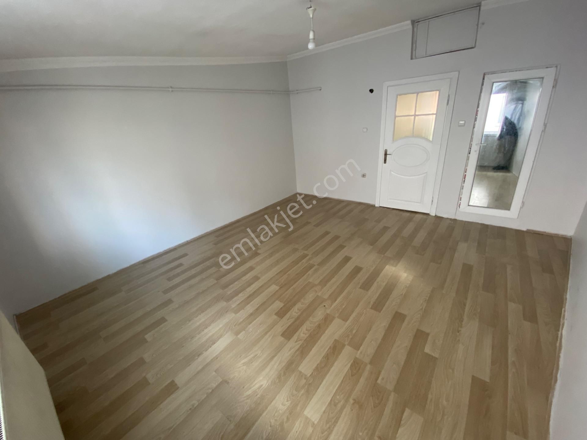 Emirsultanda Asansörlü Çift Cephe 2 Balkon 2 Banyo 2+1 Kiralık Daire - Görsel 13