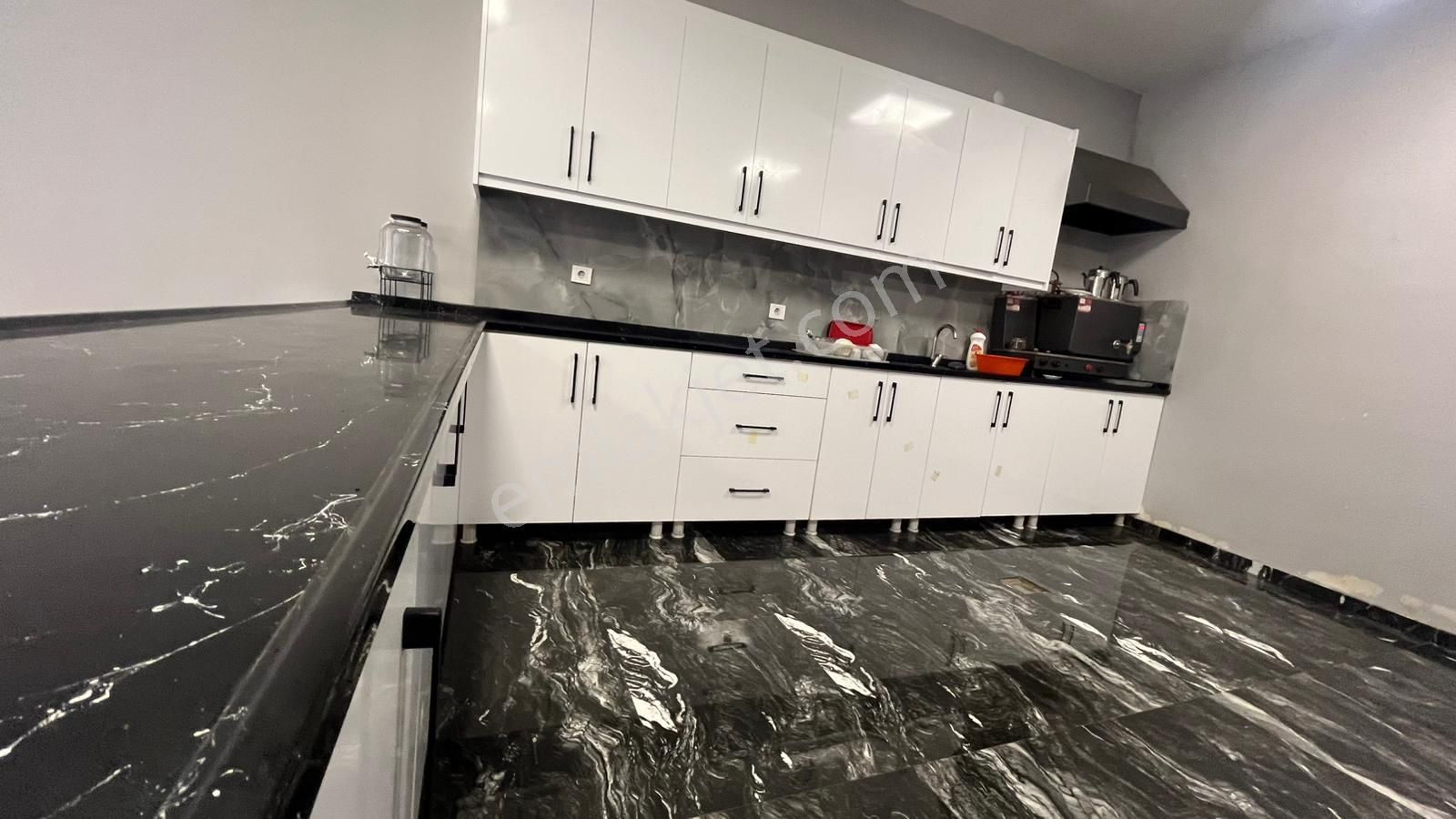 Konak’ta Ticaretin Merkezi: 2 Katlı, Dev Metrekareli, Her İş Koluna Uygun Satılık Mülk! - Görsel 13